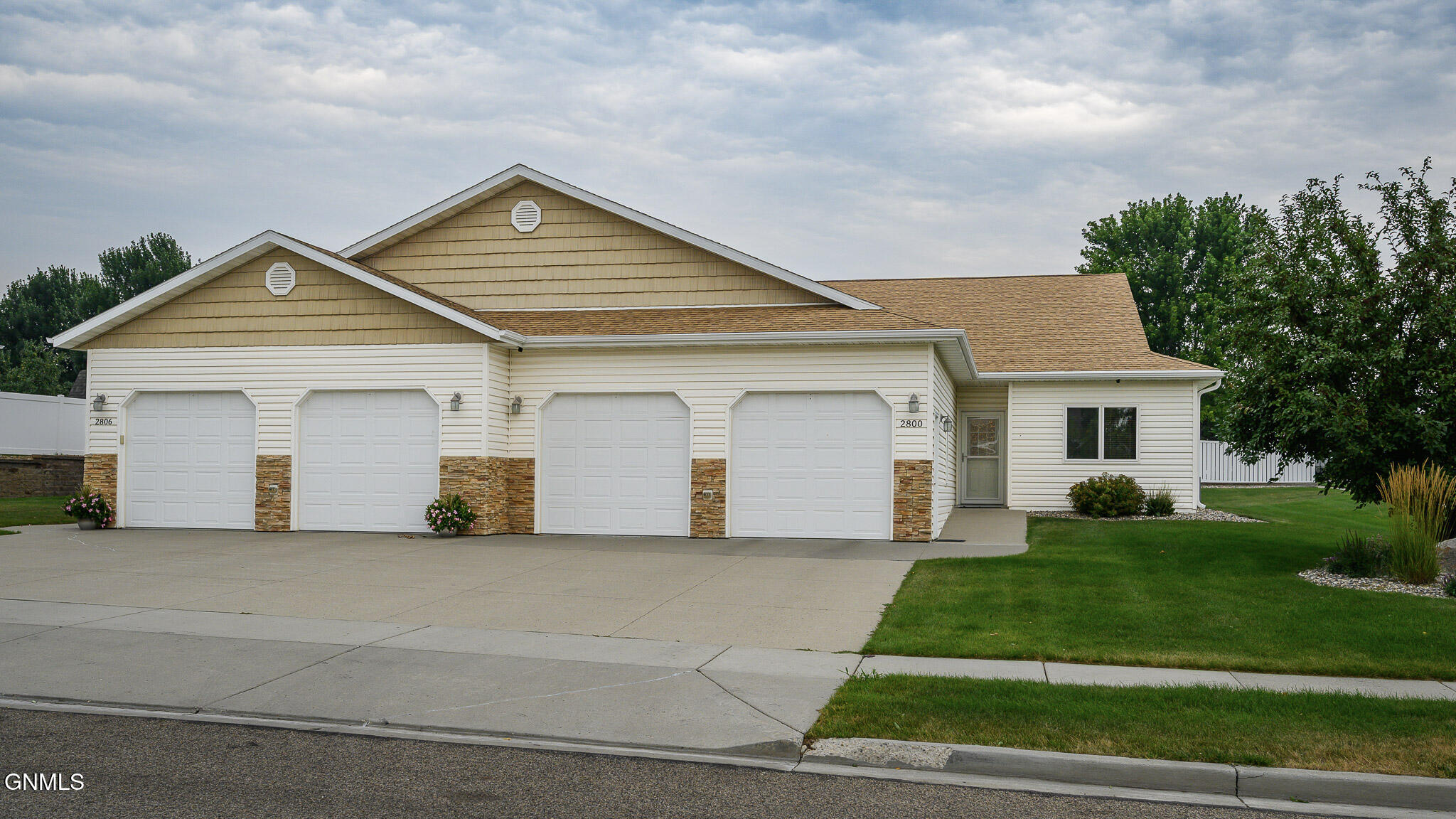 2800 Sleepy Hollow Loop, Bismarck, ND 58501