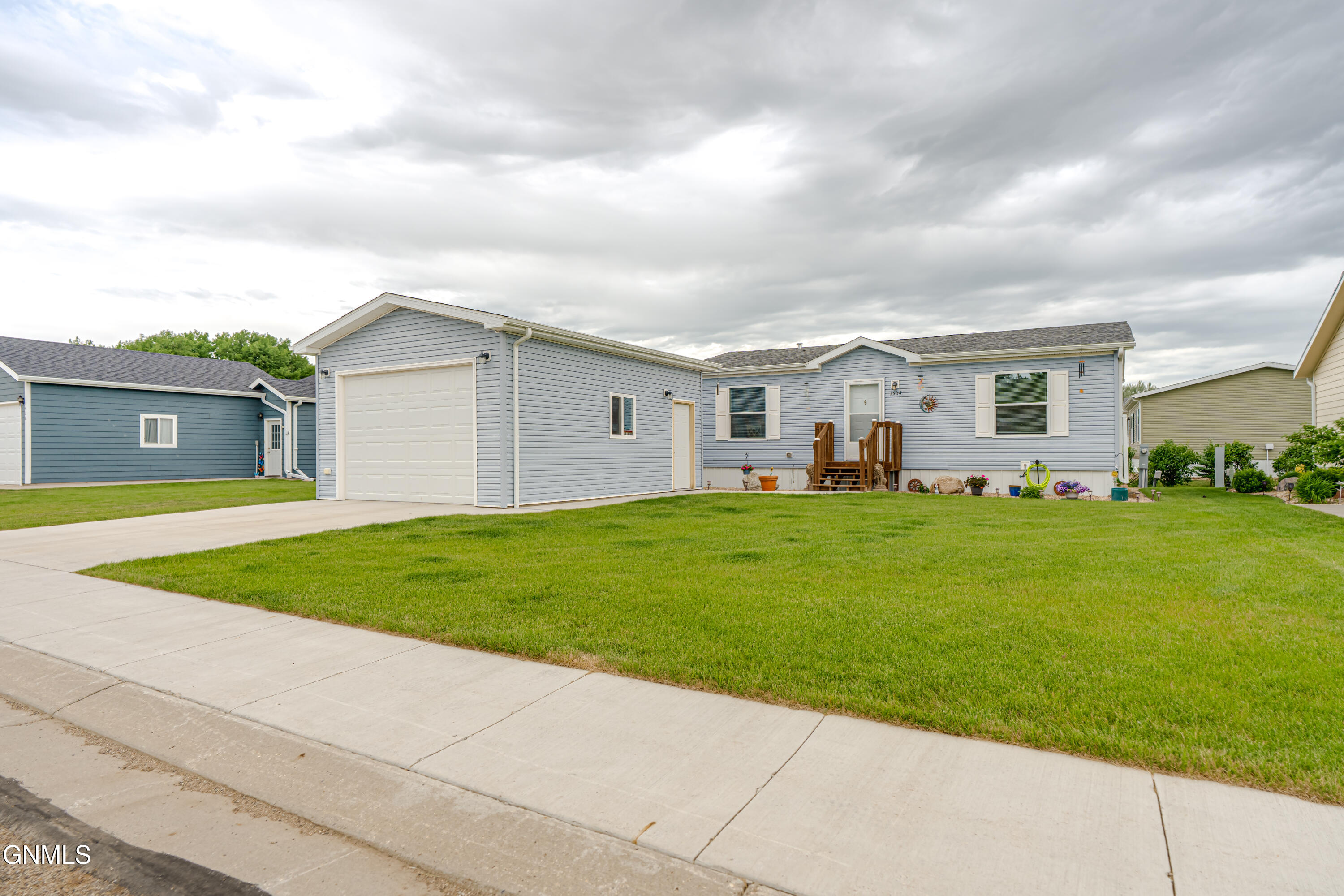 1504 Deerfield Road SE, Mandan, ND 58554