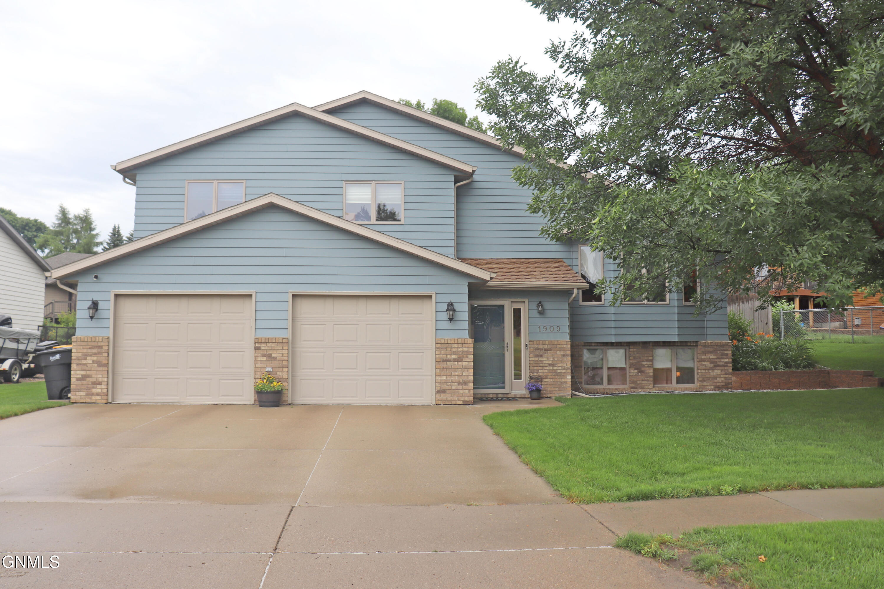 1909 23rd Street, Bismarck, ND 58501
