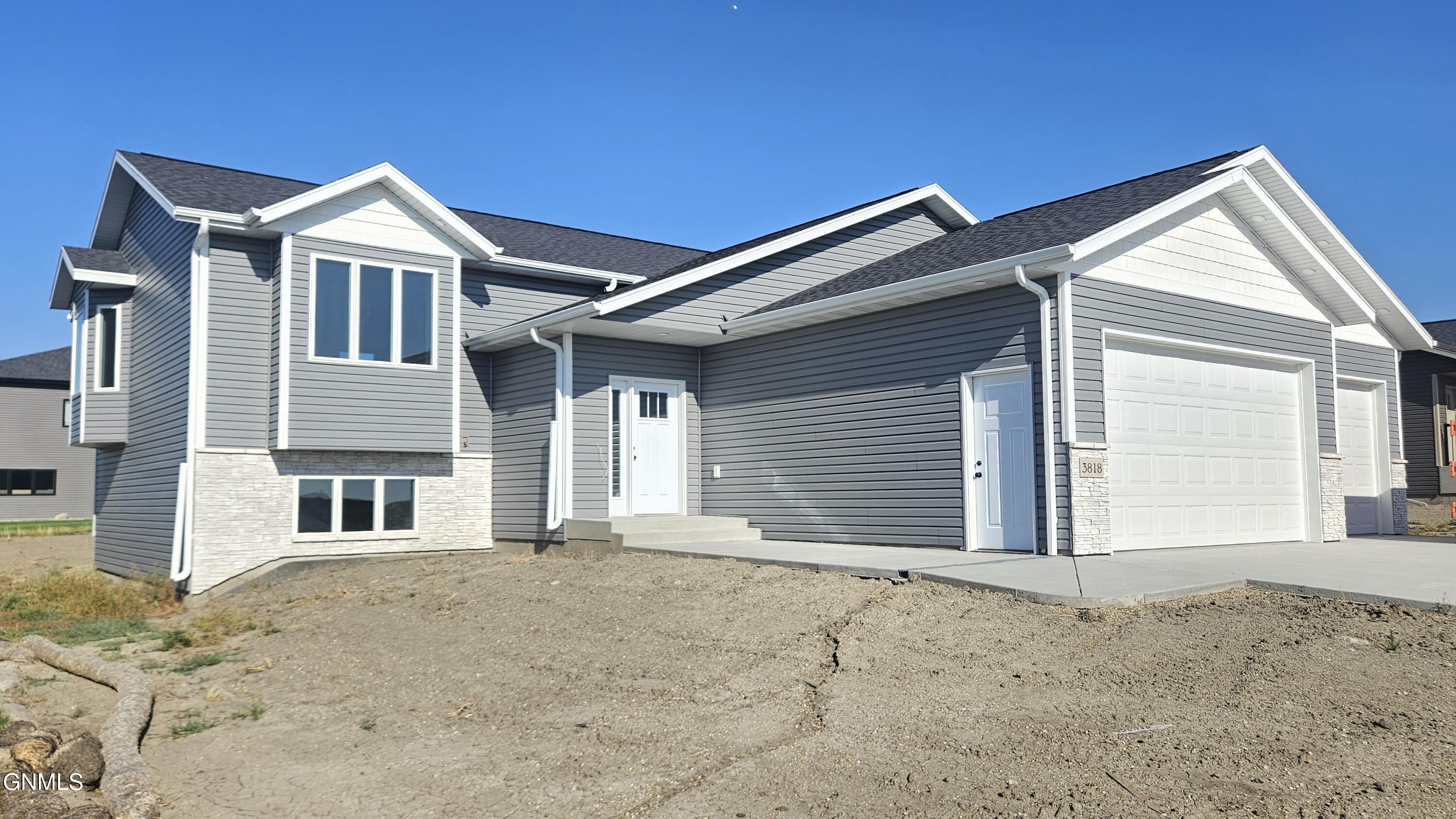 3818 Platinum Street, Bismarck, ND 58503