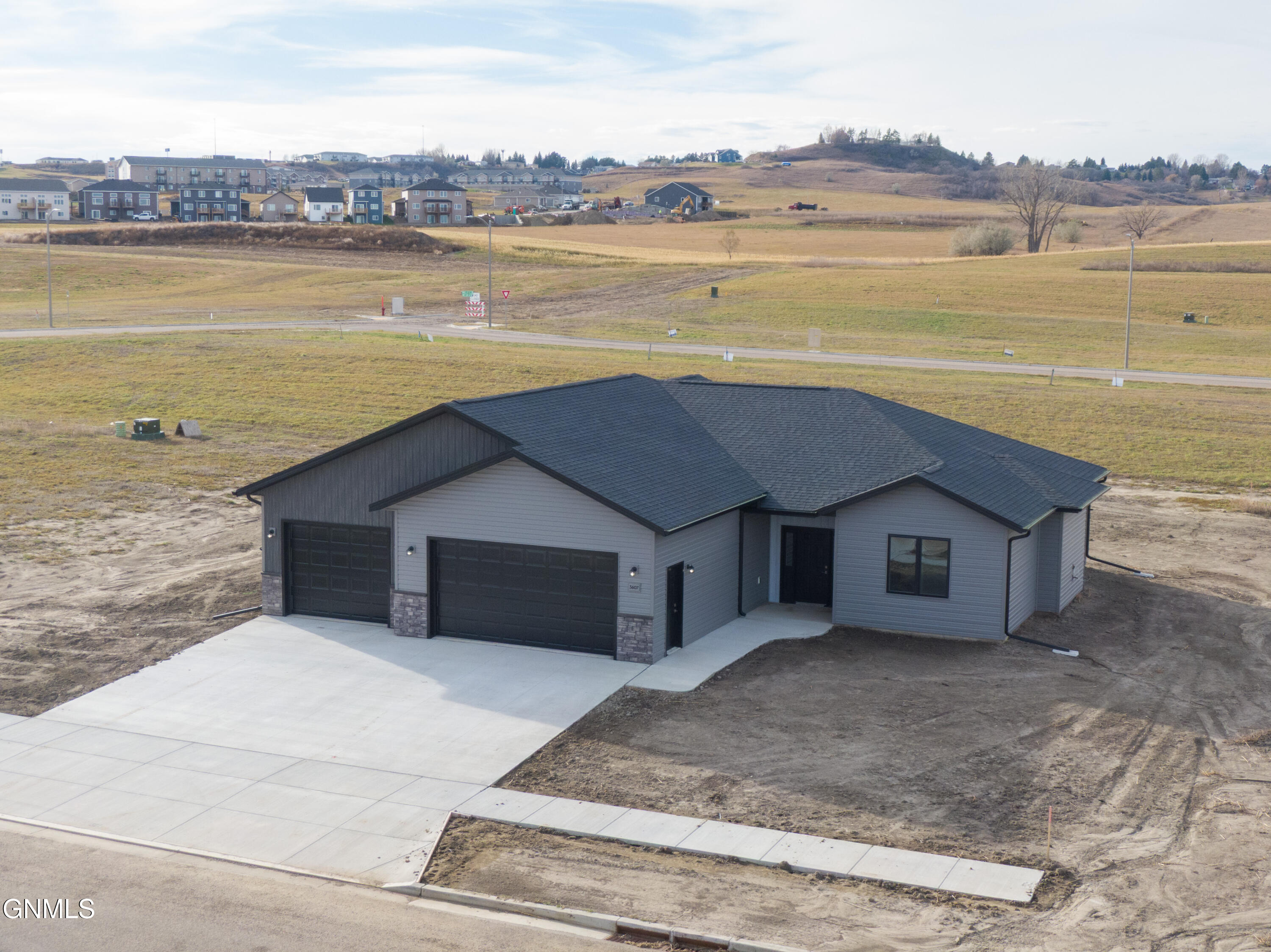 3607 Silver Leaf Avenue, Mandan, ND 58554