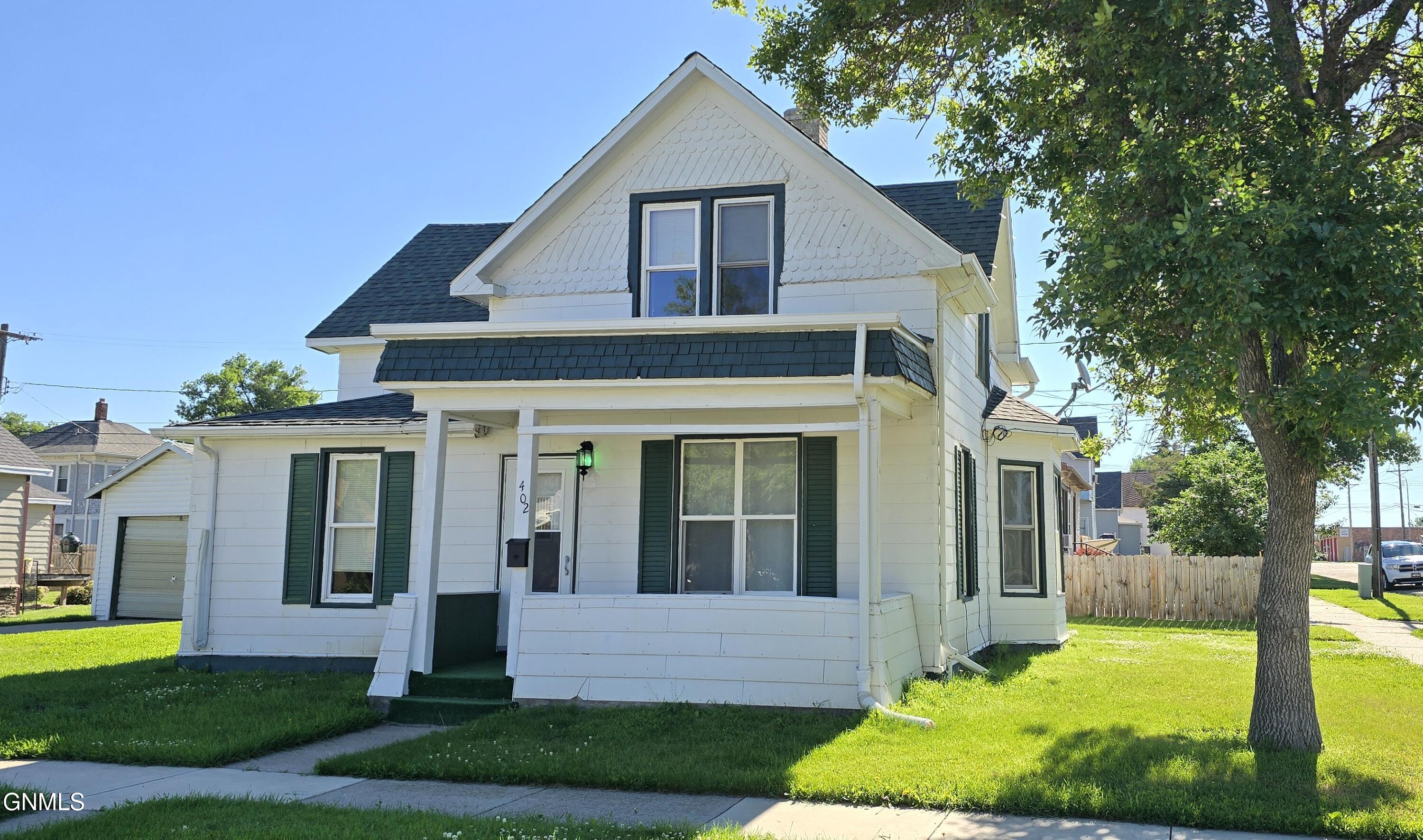 402 4th Avenue NW, Jamestown, ND 58401