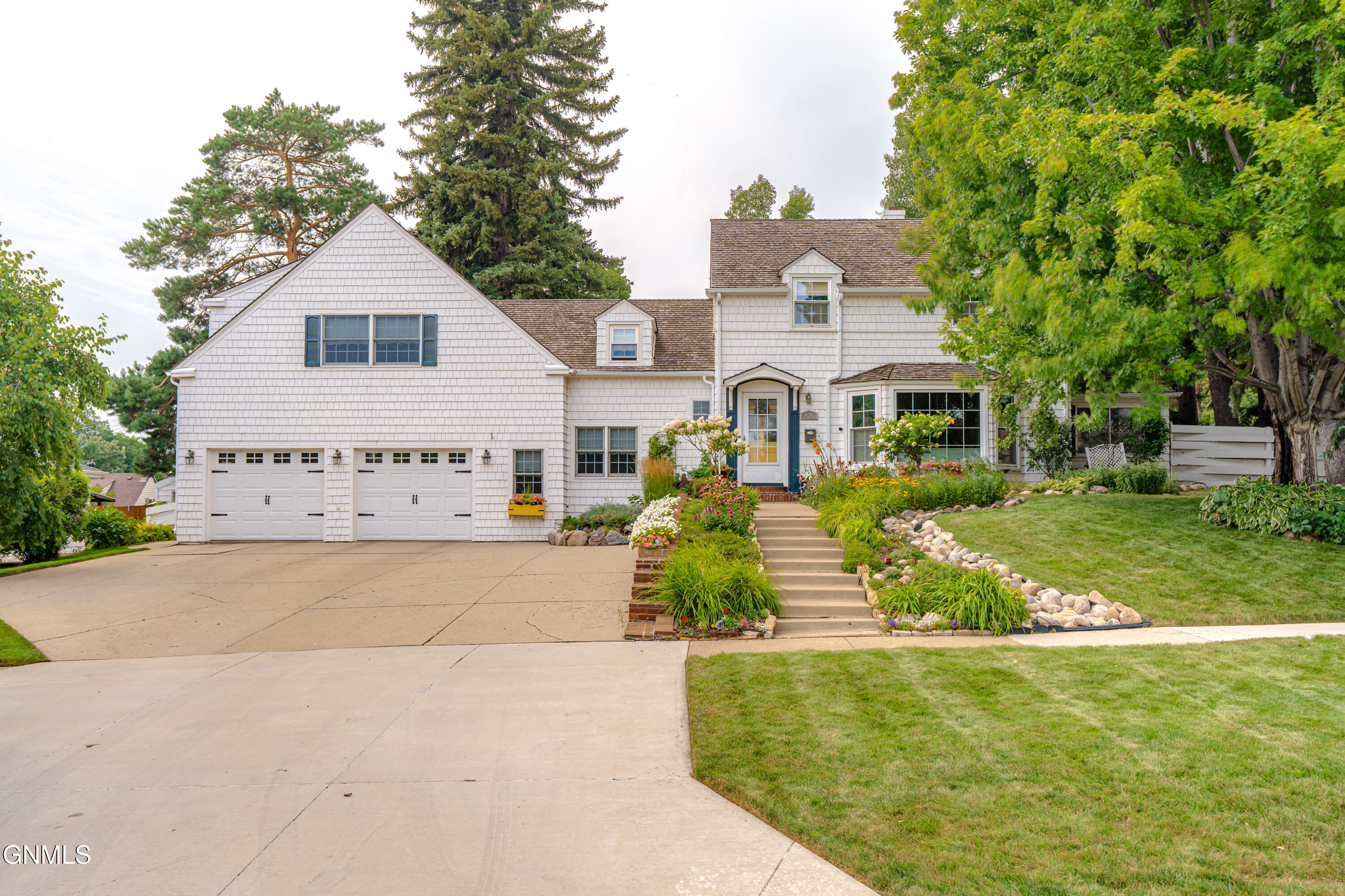 826 1st Street N, Bismarck, ND 58501