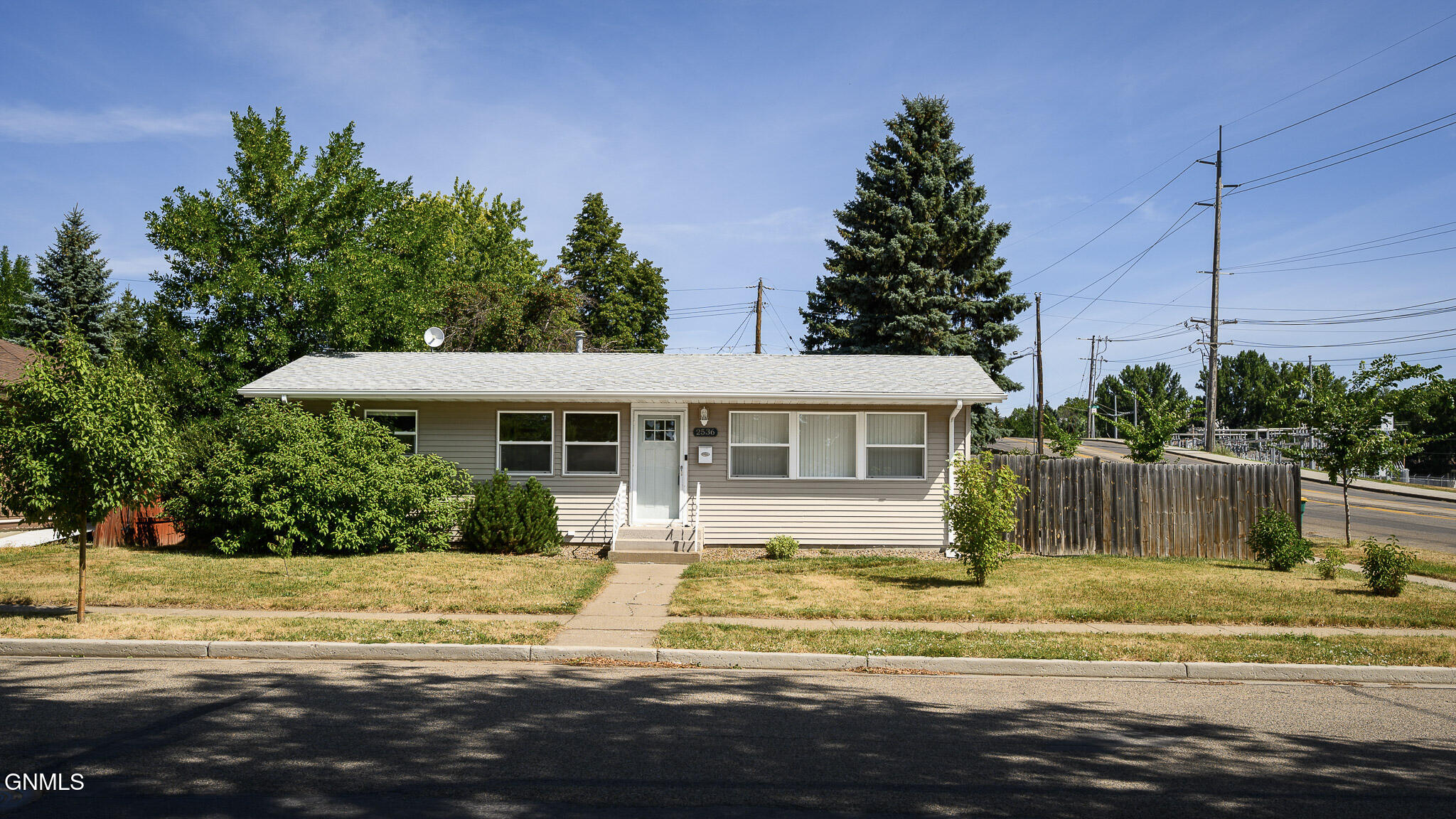 2536 E Avenue B, Bismarck, ND 58501