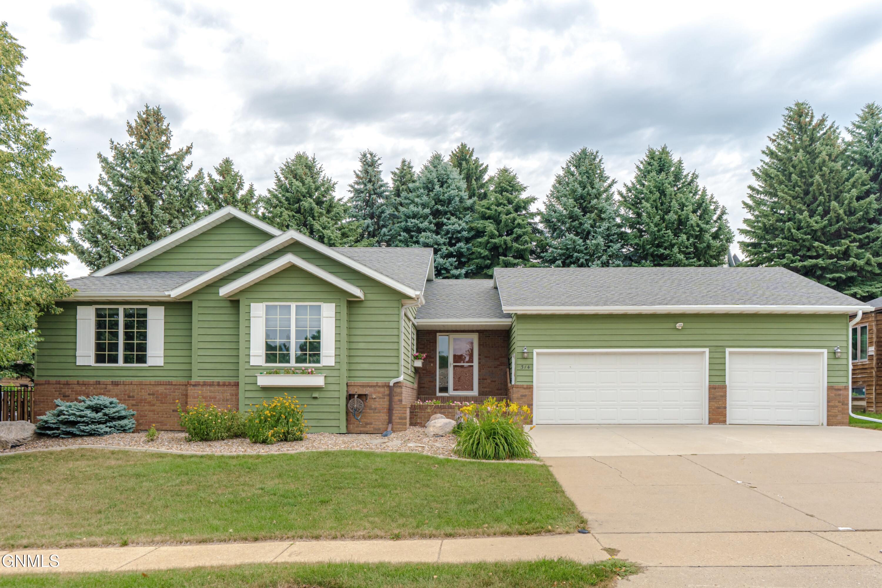 314 Aspen Avenue, Bismarck, ND 58503