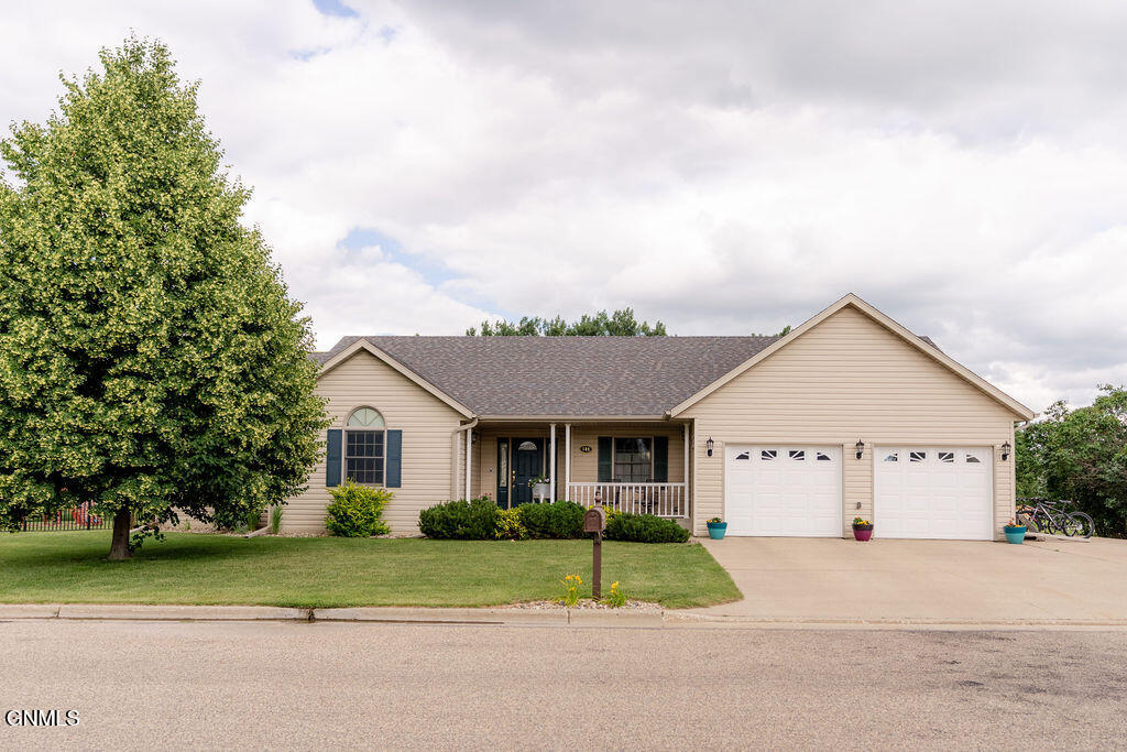 308 25th Avenue NE, Jamestown, ND 58401