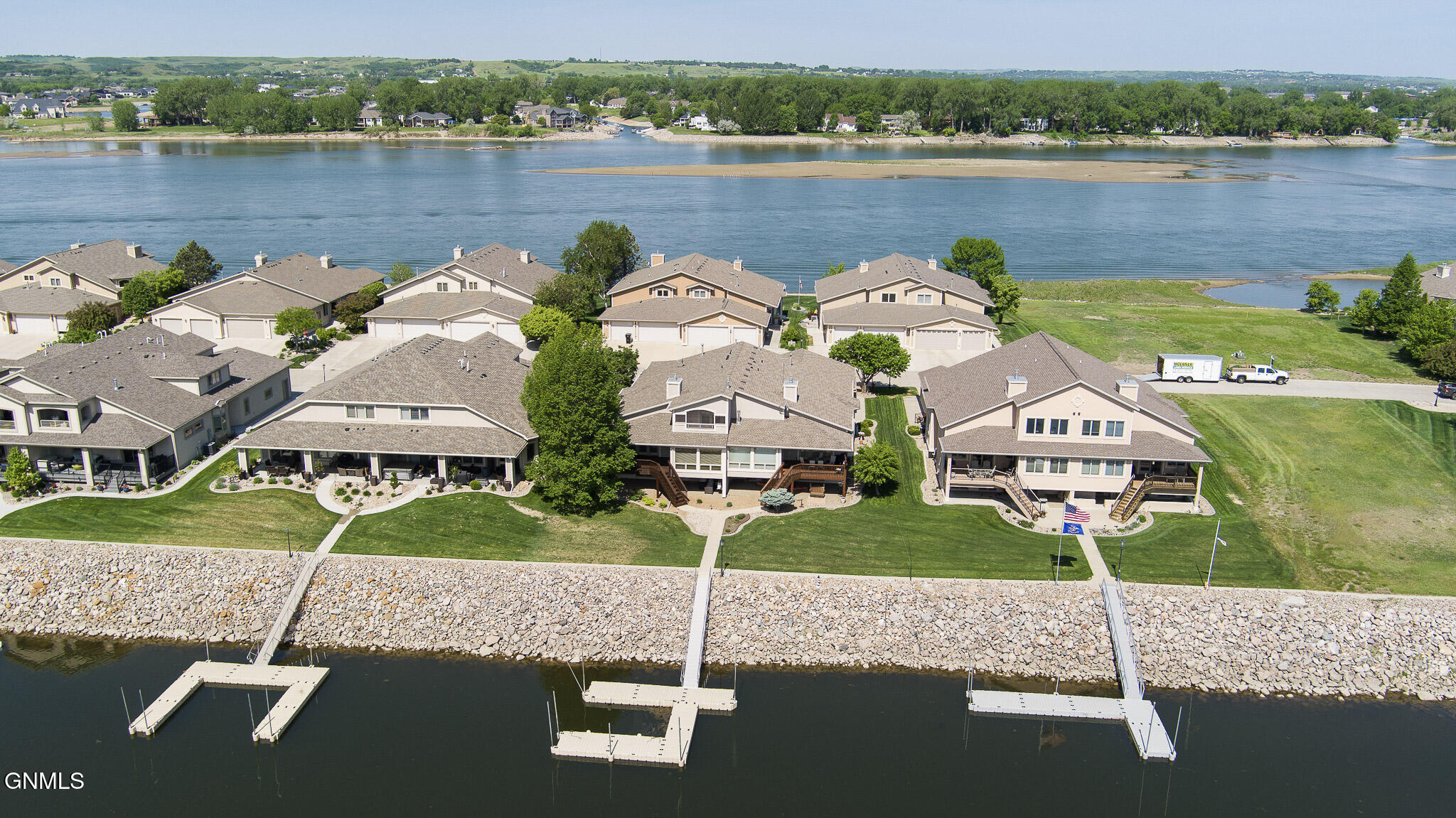 923 Southport Loop, Bismarck, ND 58504
