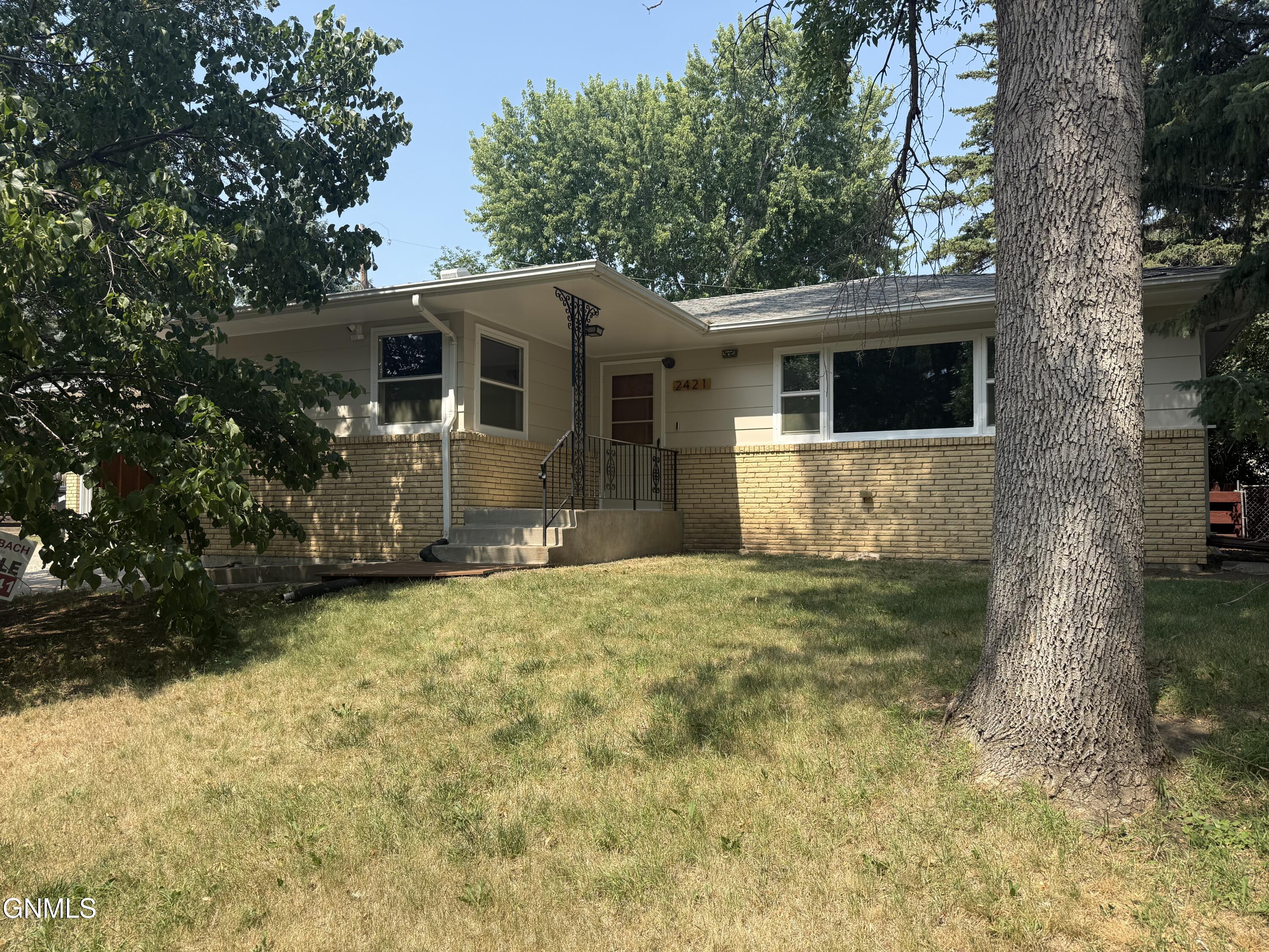 2421 Winchester Drive, Bismarck, ND 58503