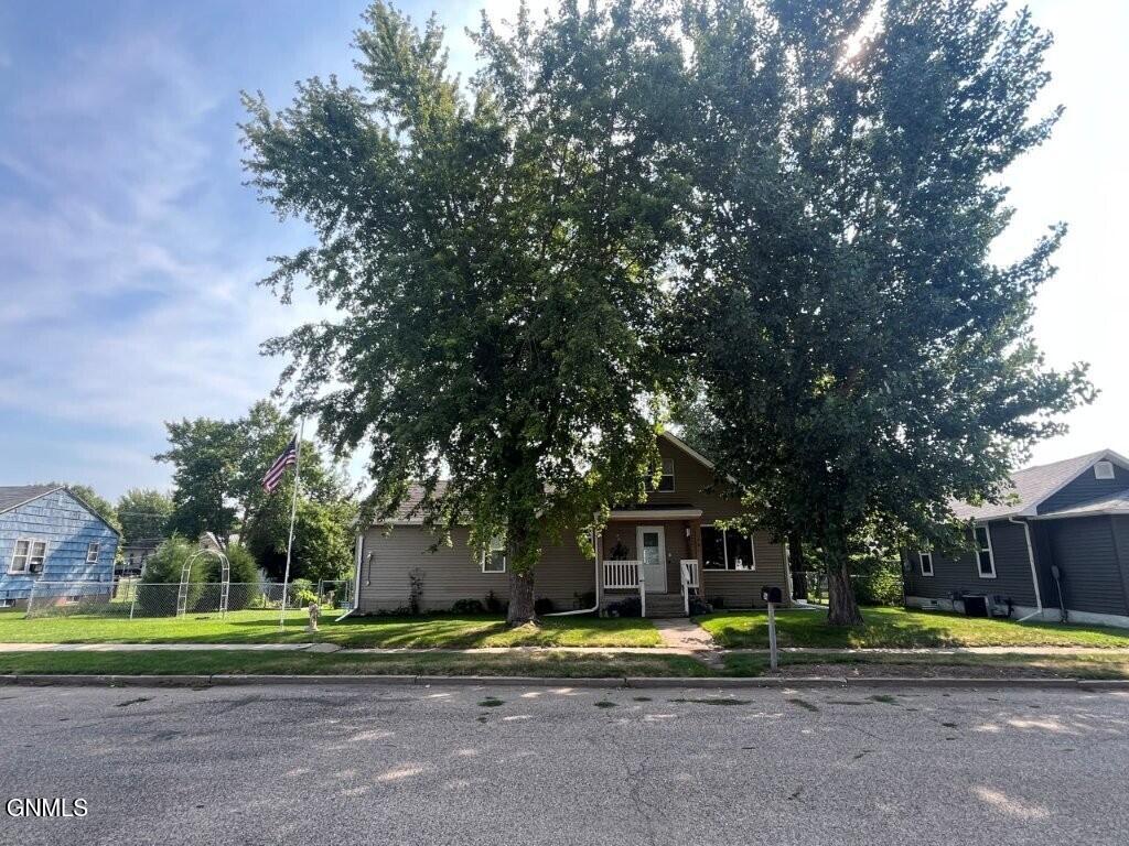 306 4th Avenue W, Mobridge, SD 57601