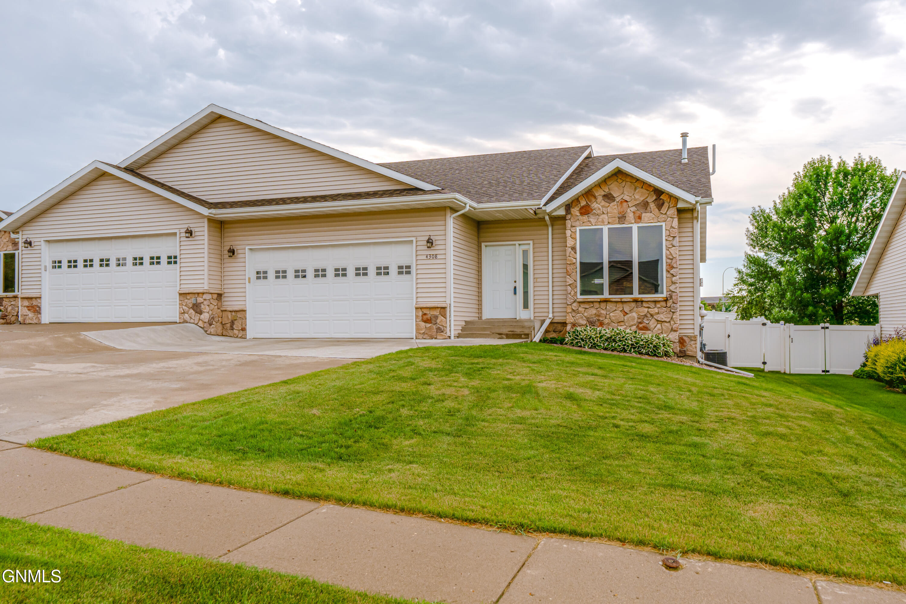 4308 Boulder Ridge Road, Bismarck, ND 58503