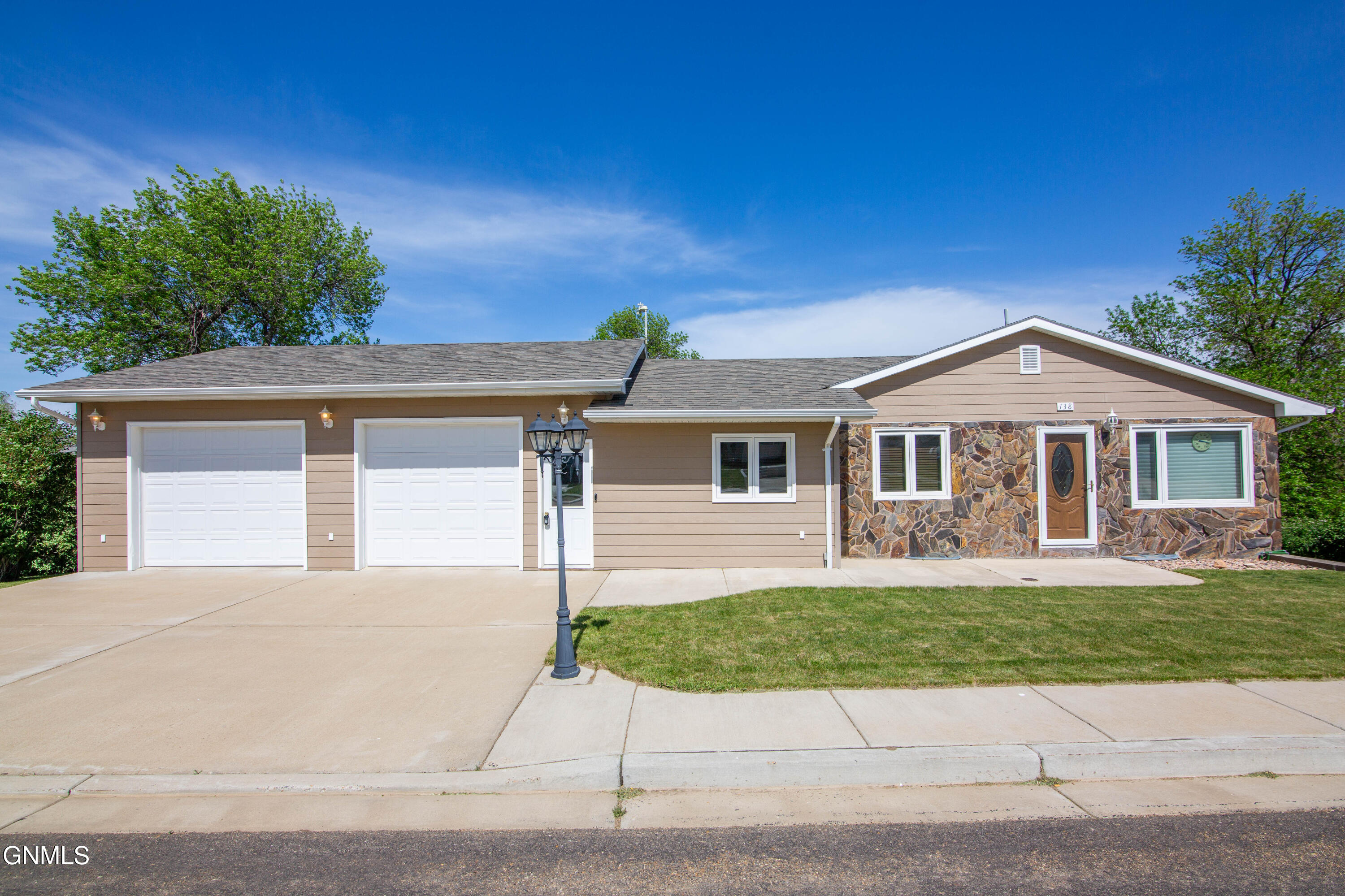 138 1st Avenue NW, Killdeer, ND 58640