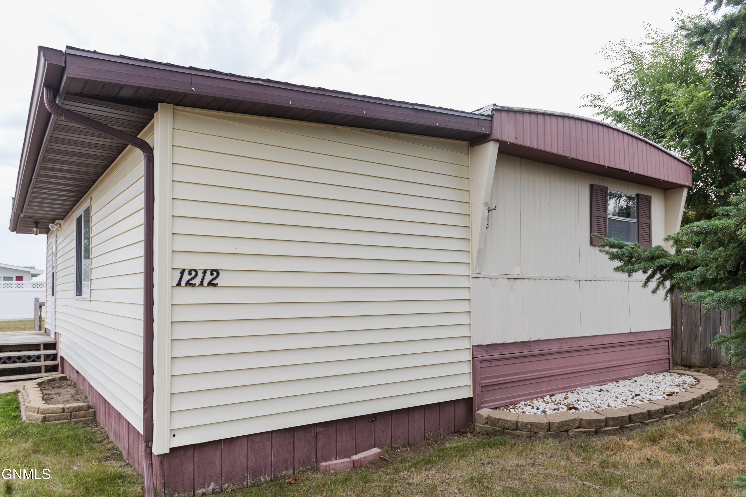 1212 7th Avenue SE, Mandan, ND 58554