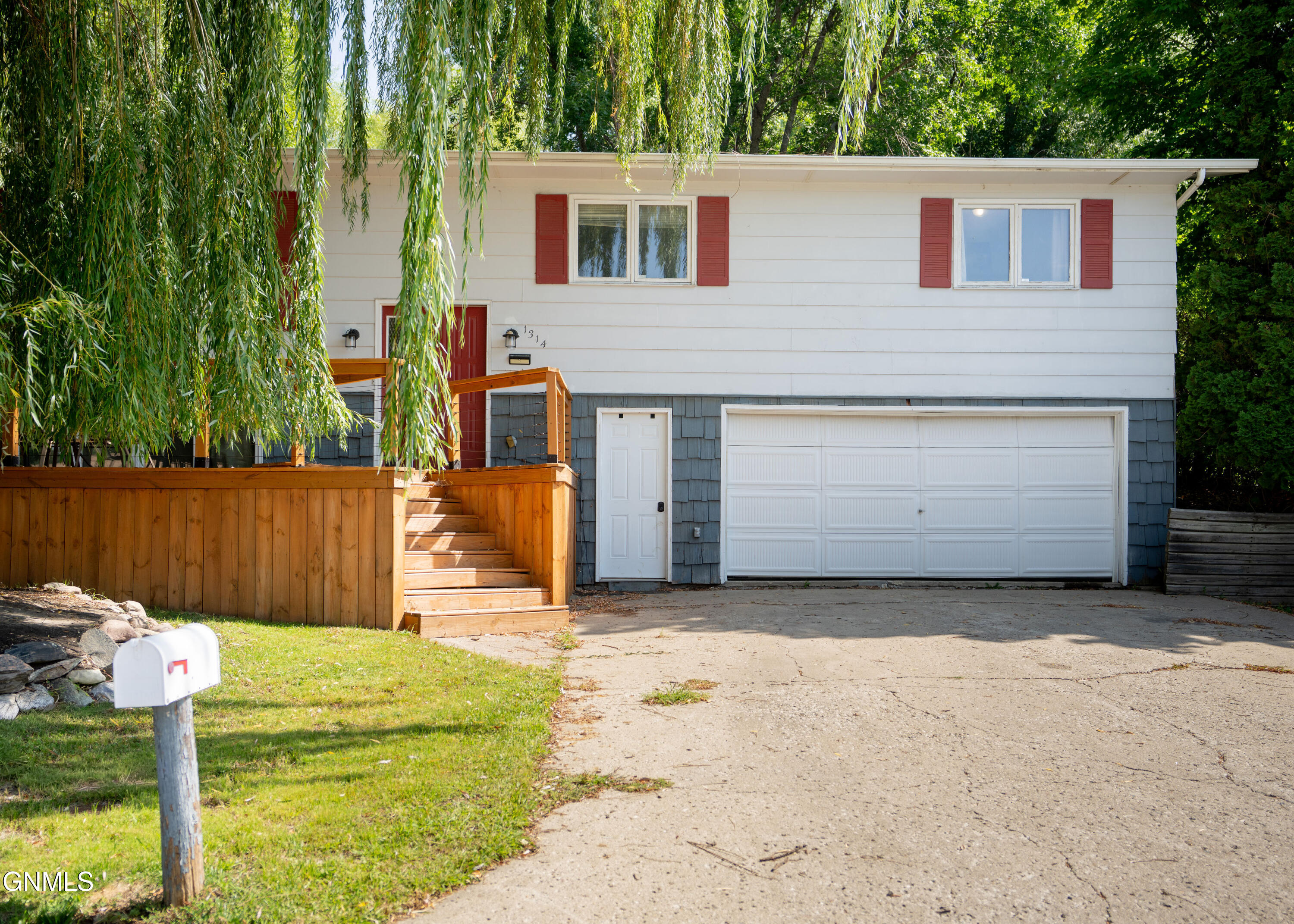 1314 2nd Avenue NE, Jamestown, ND 58401