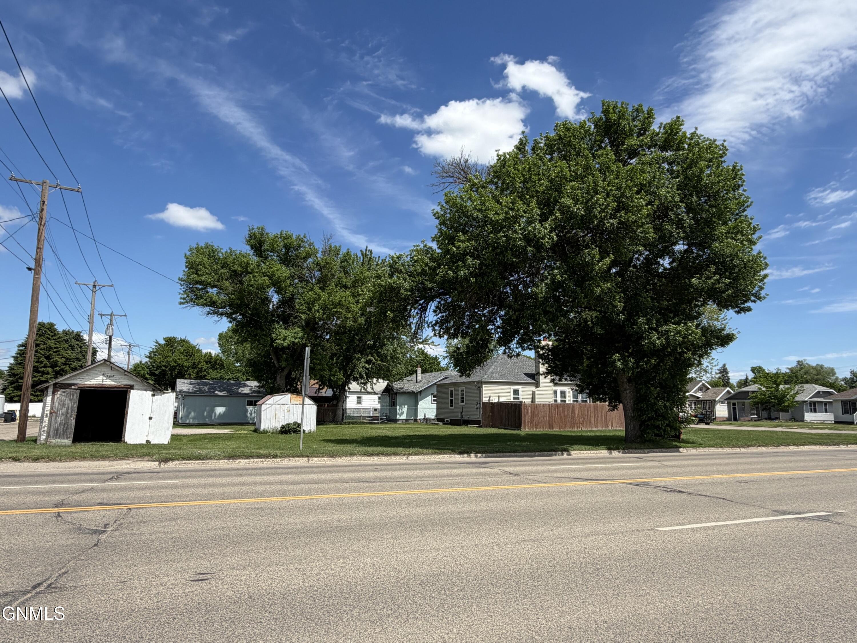 924 3rd Avenue SE, Jamestown, ND 58401