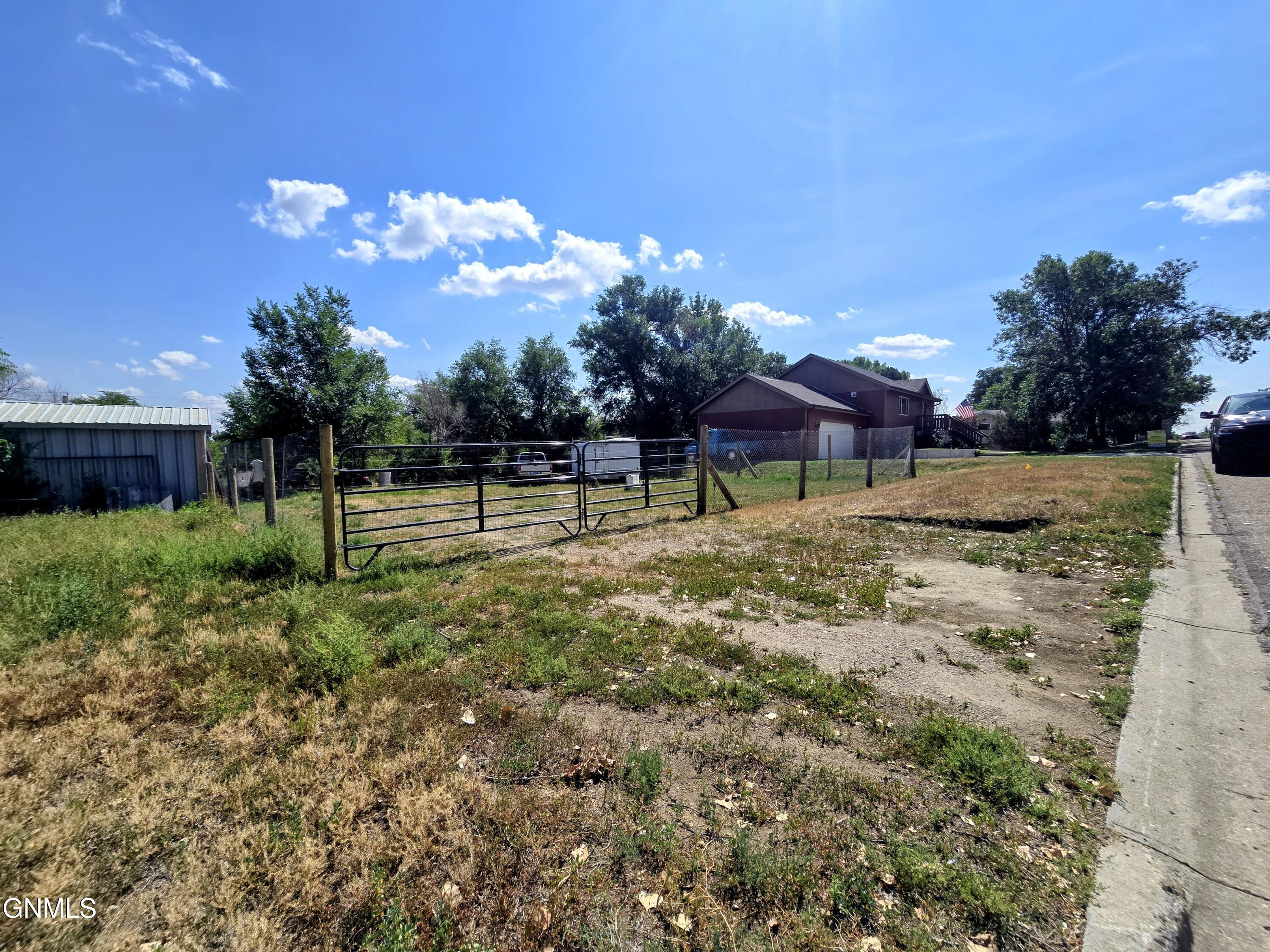 408 4th Street NW, Watford City, ND 58854