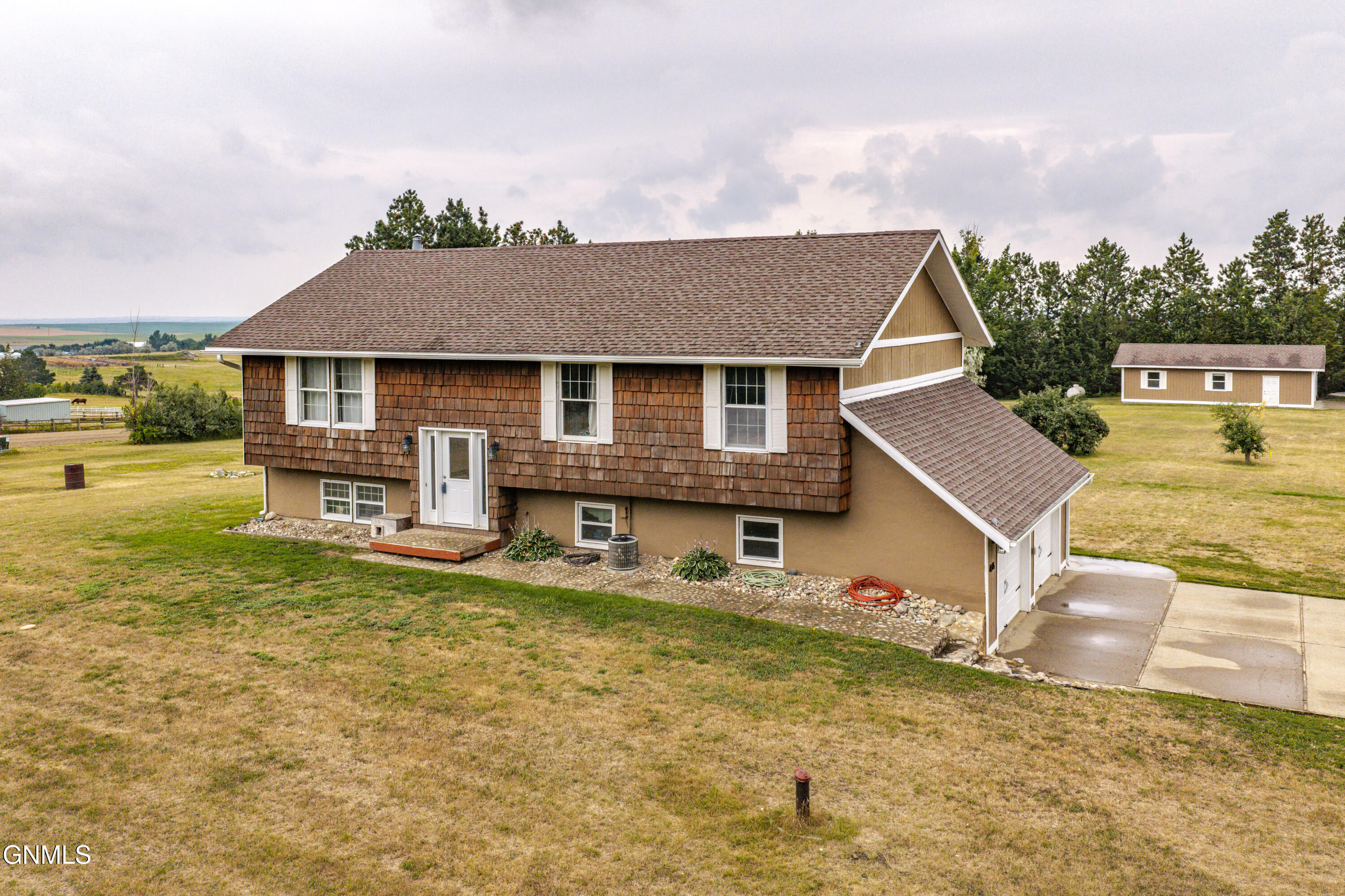 6505 Flickertail Drive, Bismarck, ND 58503