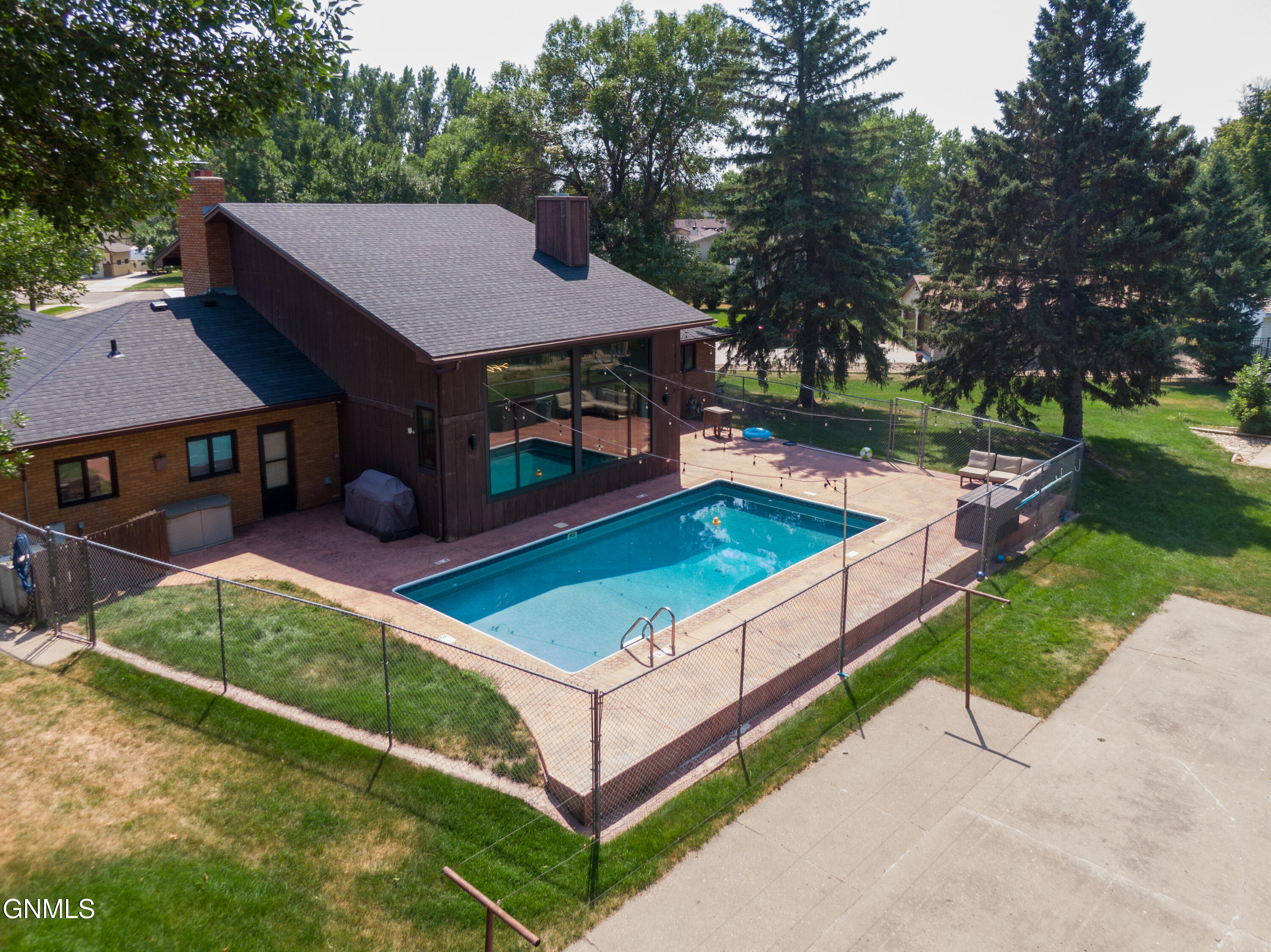 1524 Woodsman Place, Bismarck, ND 58504