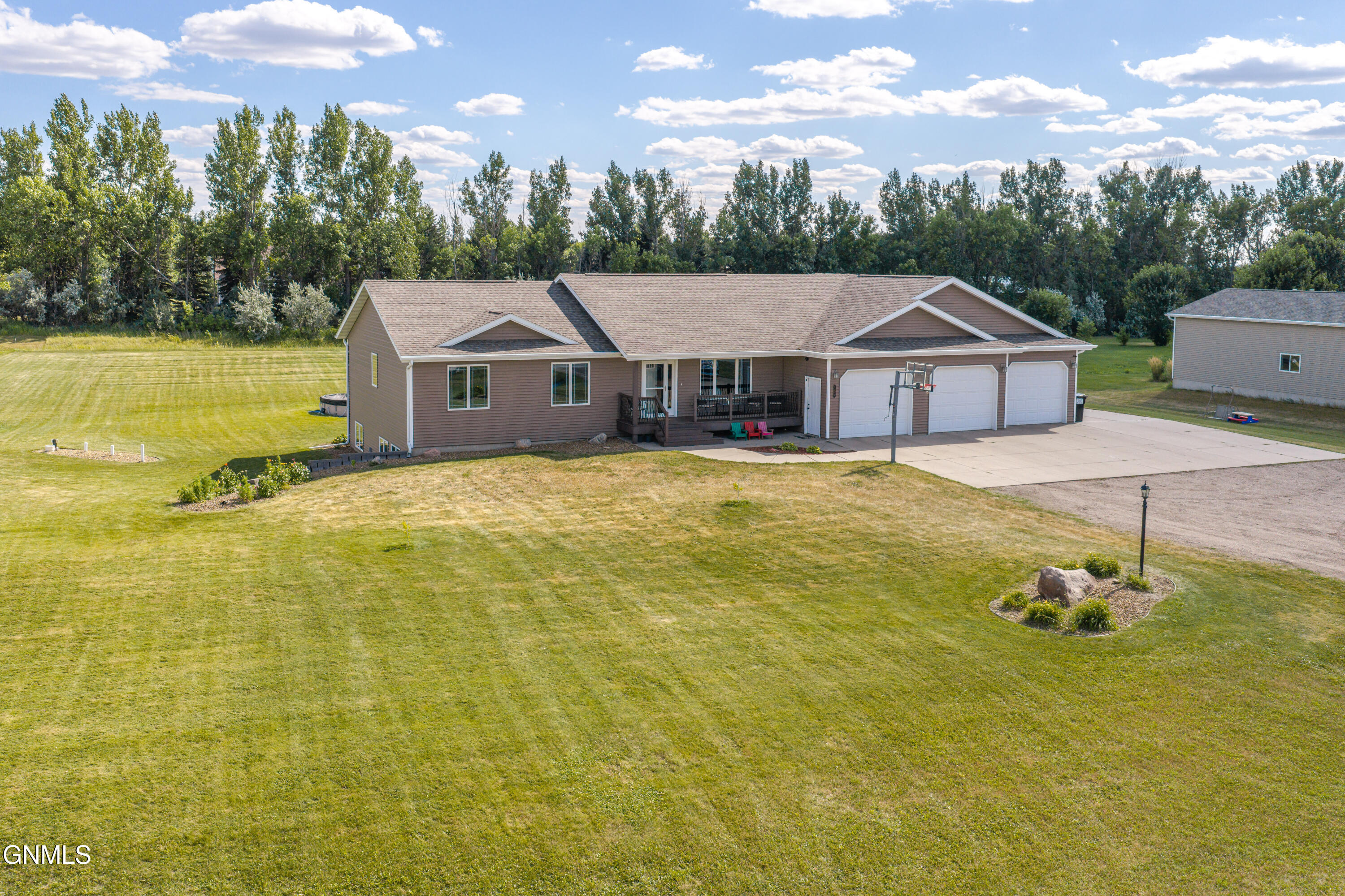 6007 Shoal Drive, Bismarck, ND 58503