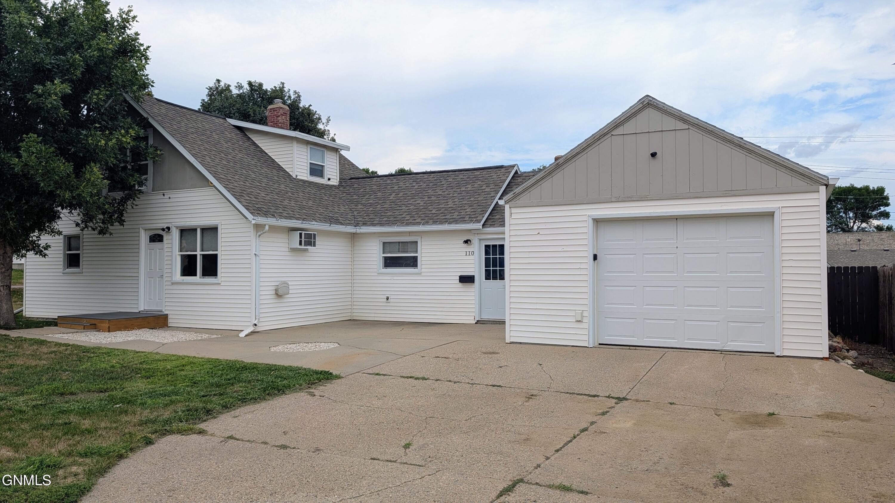110 9th Avenue NW, Mandan, ND 58554
