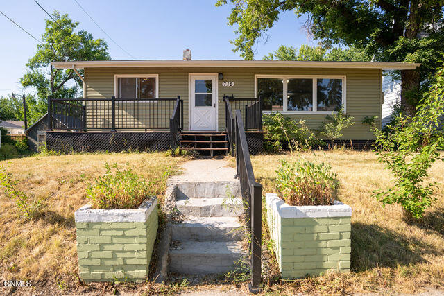 715 3rd Street NE, Jamestown, ND 58401