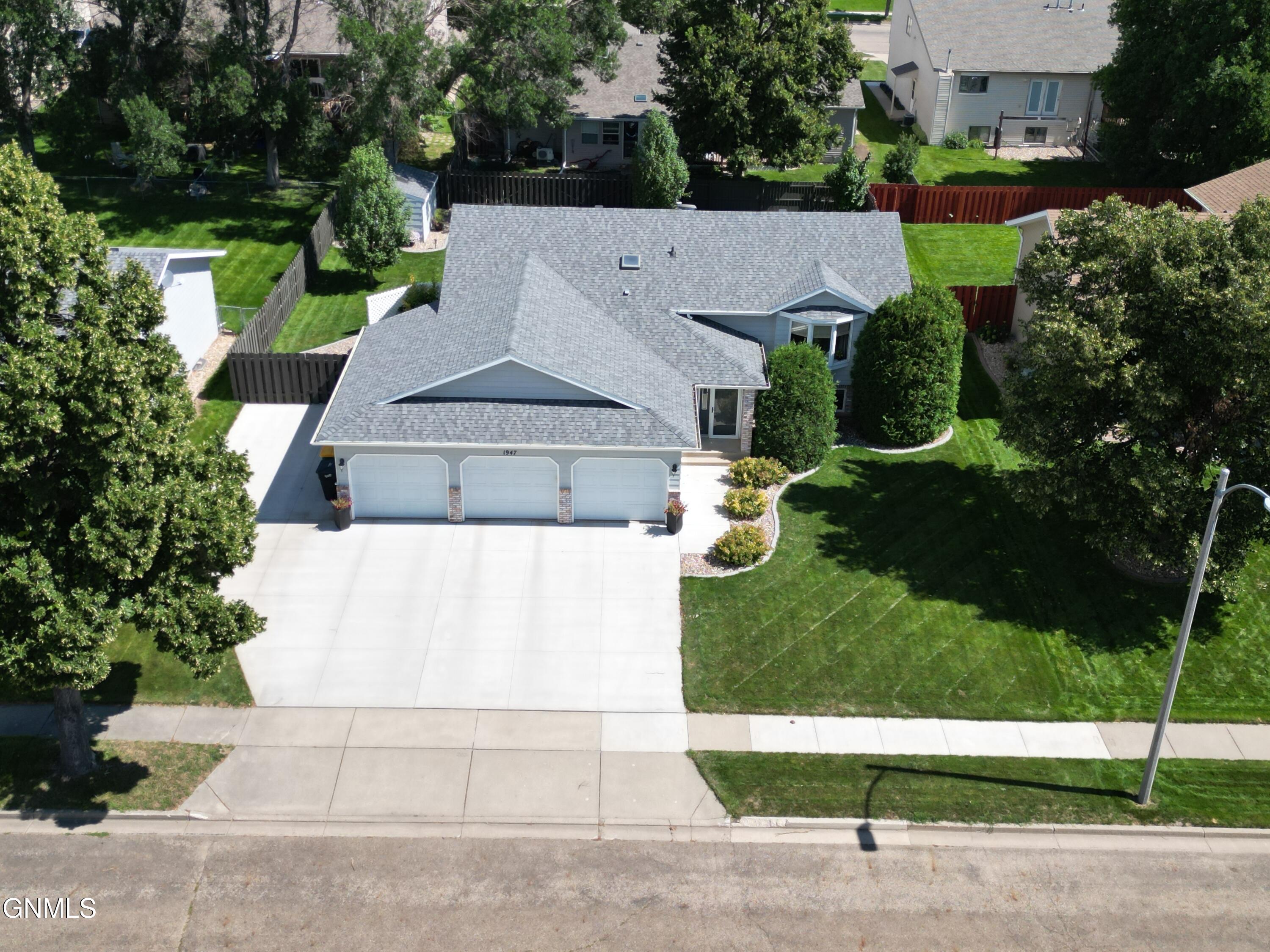 1947 Tahoe Drive, Bismarck, ND 58504