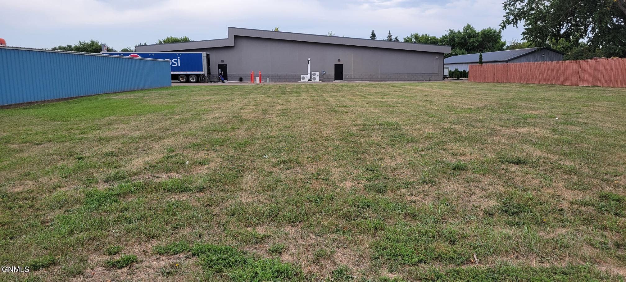 818 14th NE, Jamestown, ND 58401