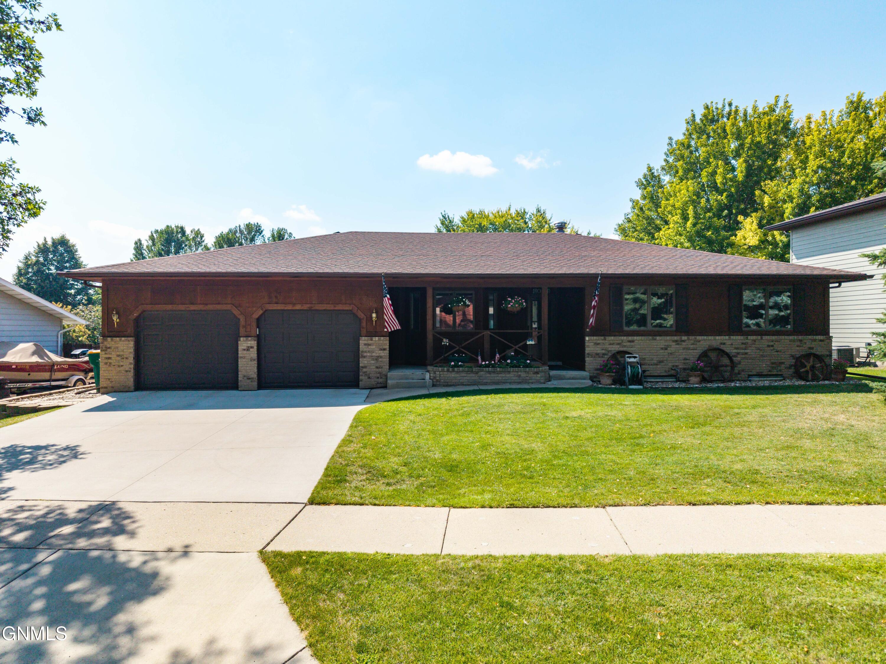 203 Brandon Drive W, Bismarck, ND 58503