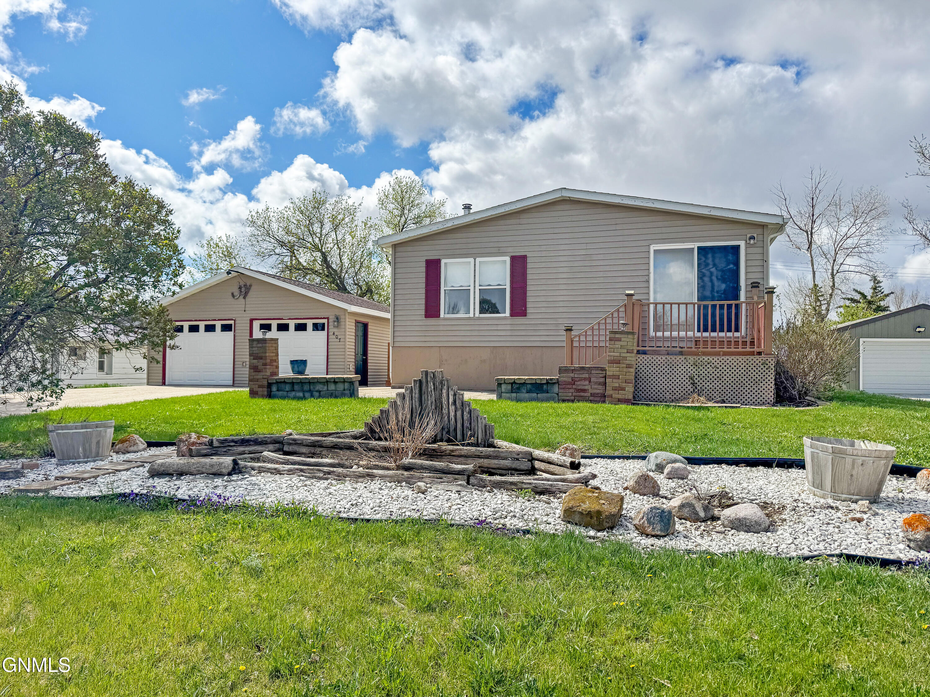 407 Main. Street, Max, ND 58759
