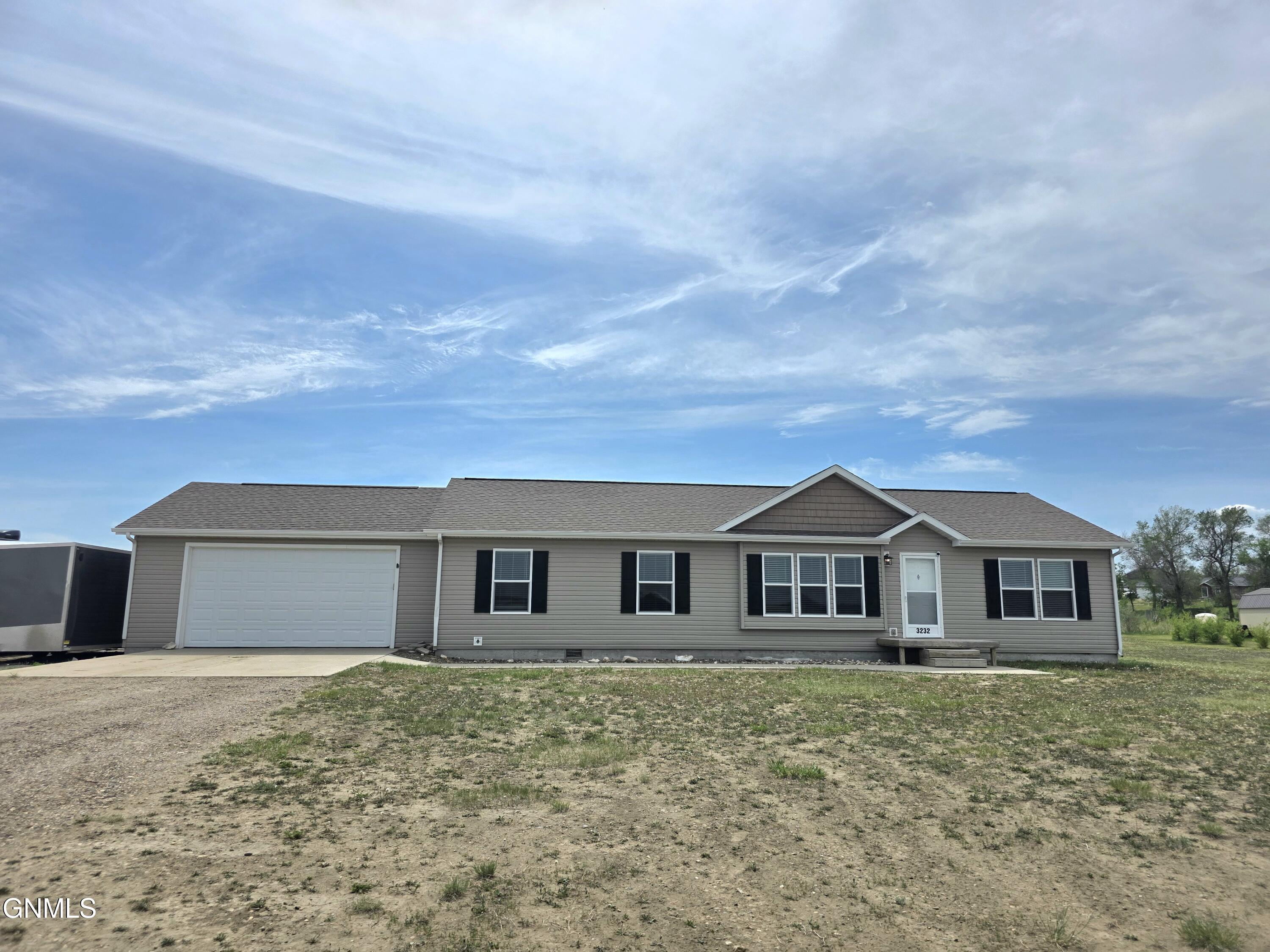 3232 125th Y Avenue NW, Watford City, ND 58854