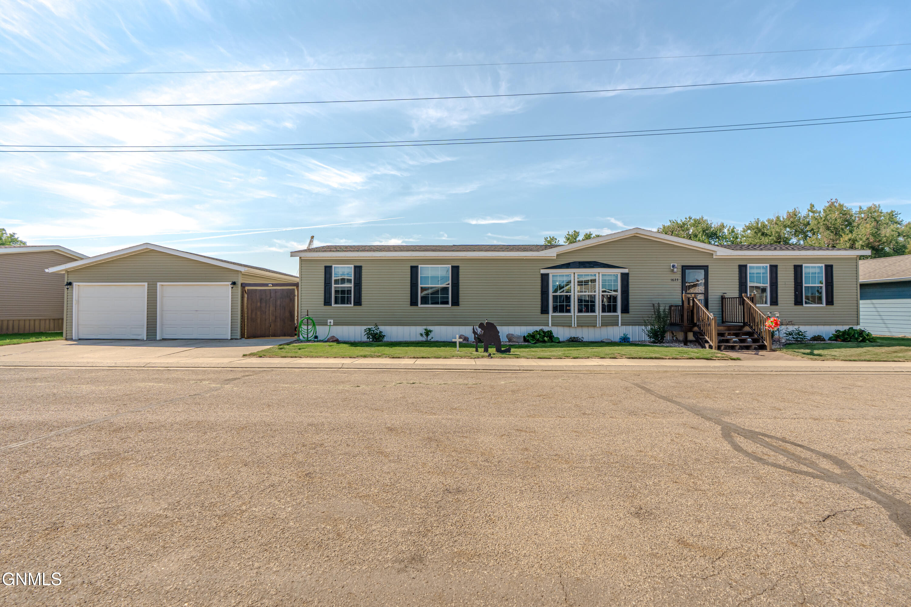 1623 Hawk Trail SE, Mandan, ND 58554