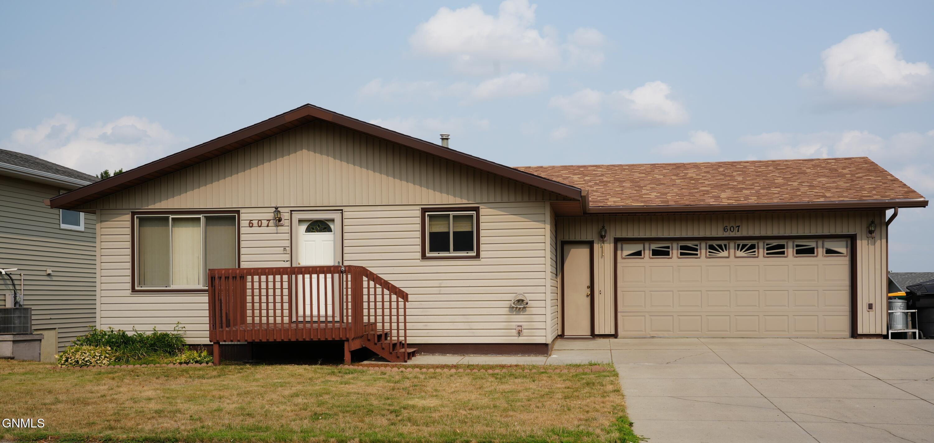 607 33rd Street, Bismarck, ND 58501