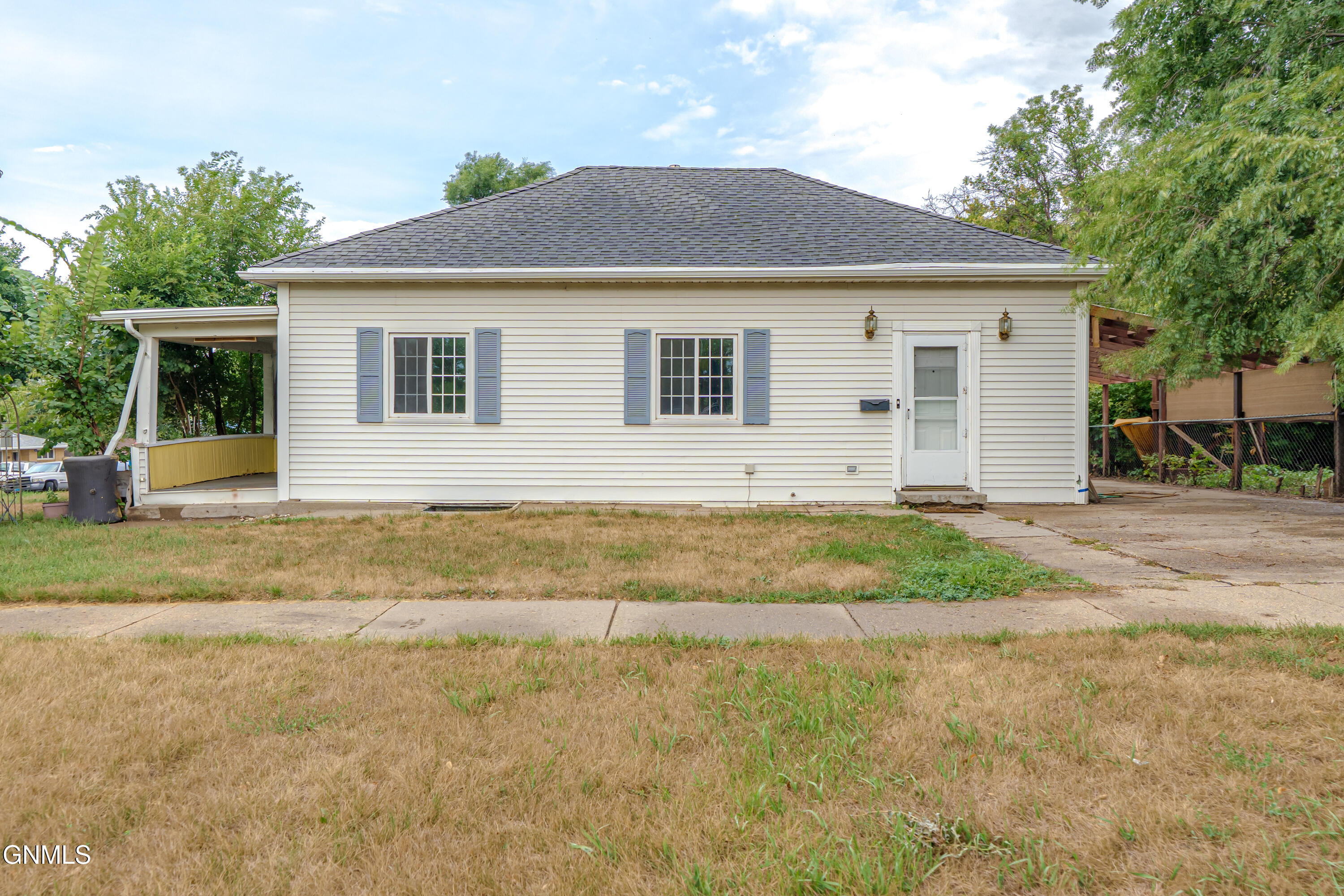 702 Avenue A W, Bismarck, ND 58501