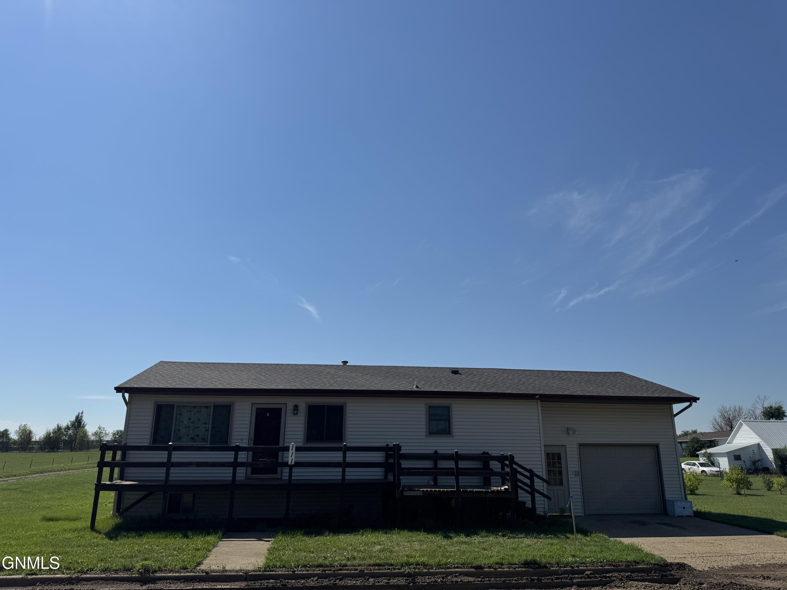 111 4th Avenue SE, Elgin, ND 58533