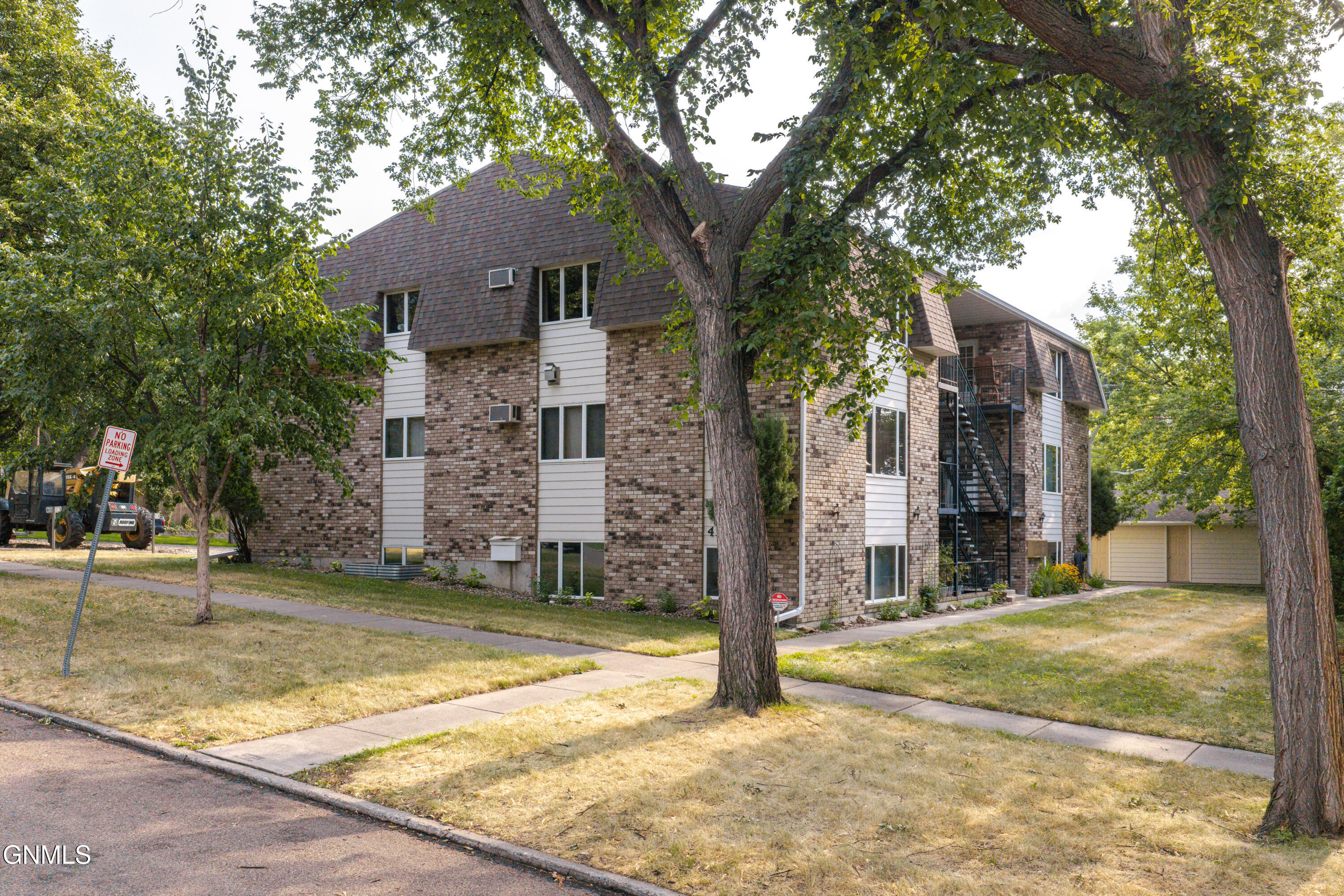 415 1st Street, 6, Bismarck, ND 58501