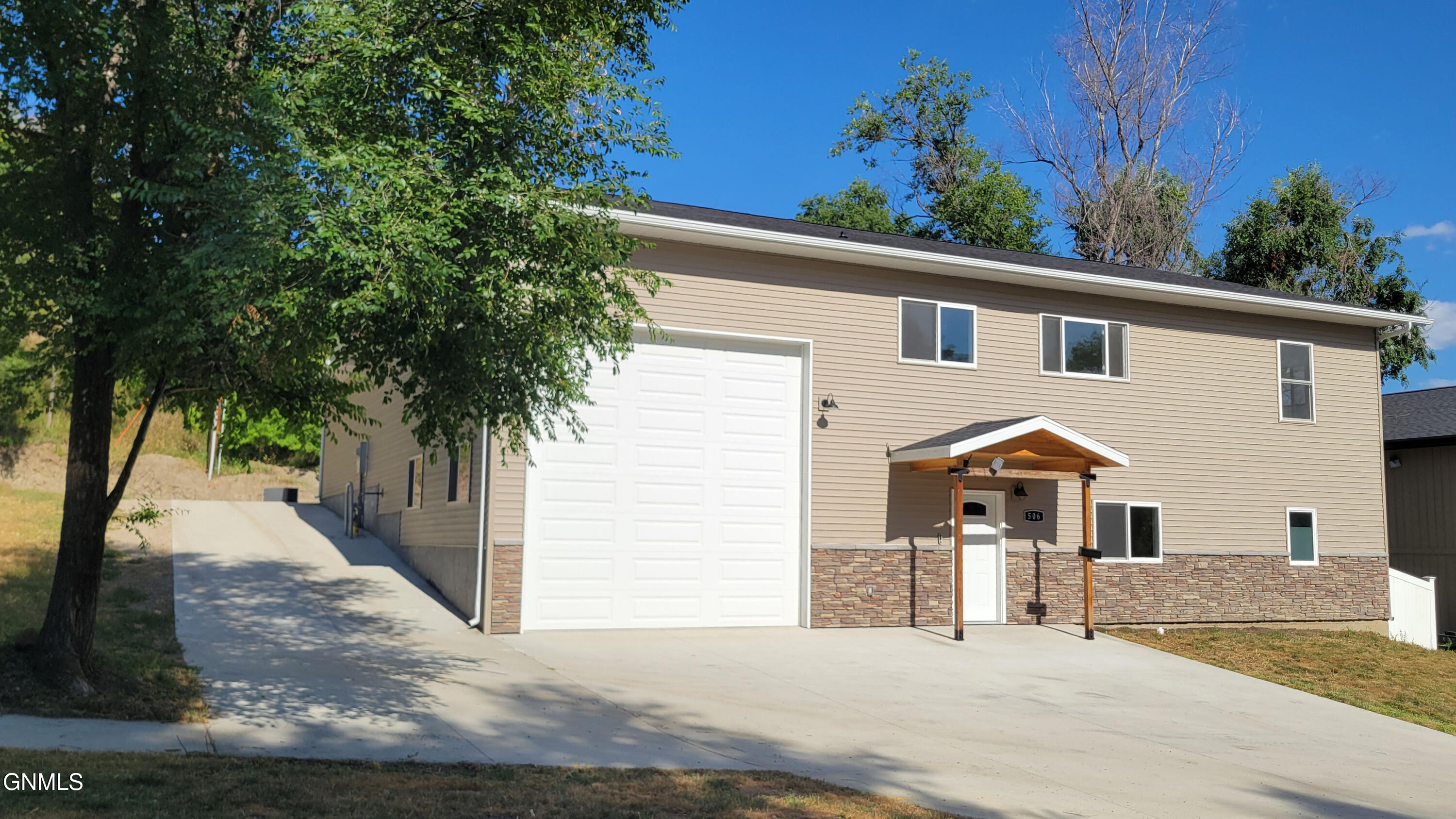 506 4th Avenue NE, Mandan, ND 58554
