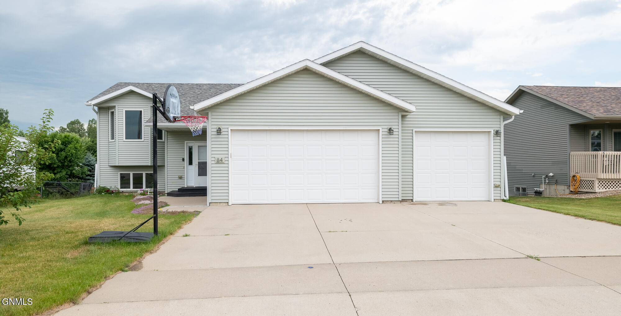 84 Haywood Drive, Lincoln, ND 58504