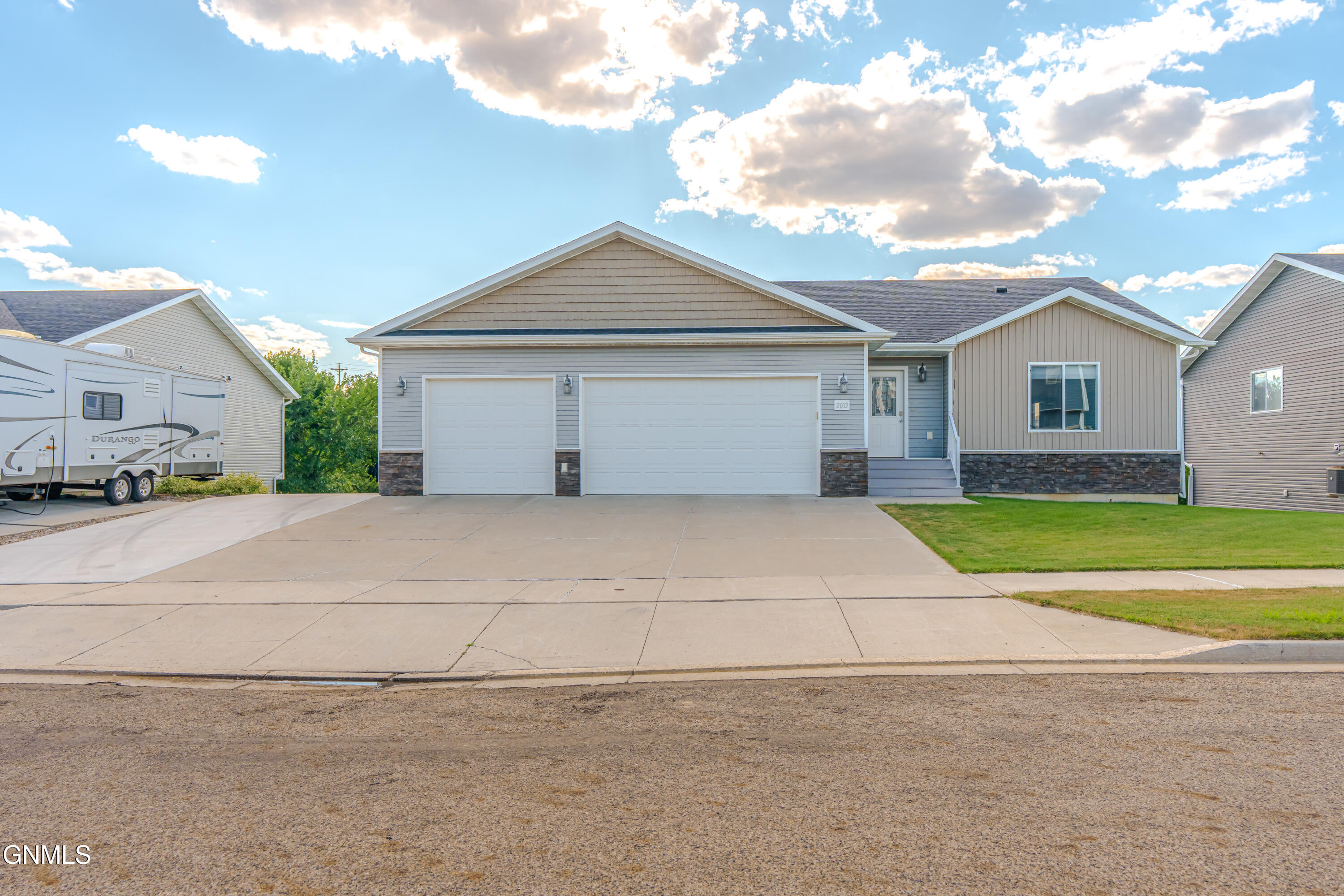 2013 Macedonia Avenue SE, Mandan, ND 58554