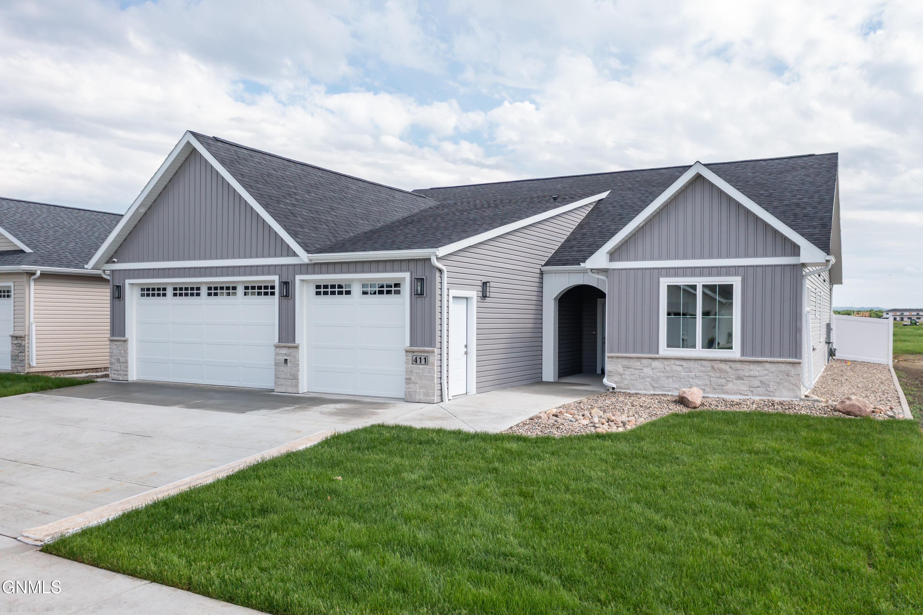 411 Lennox Drive, Bismarck, ND 58504