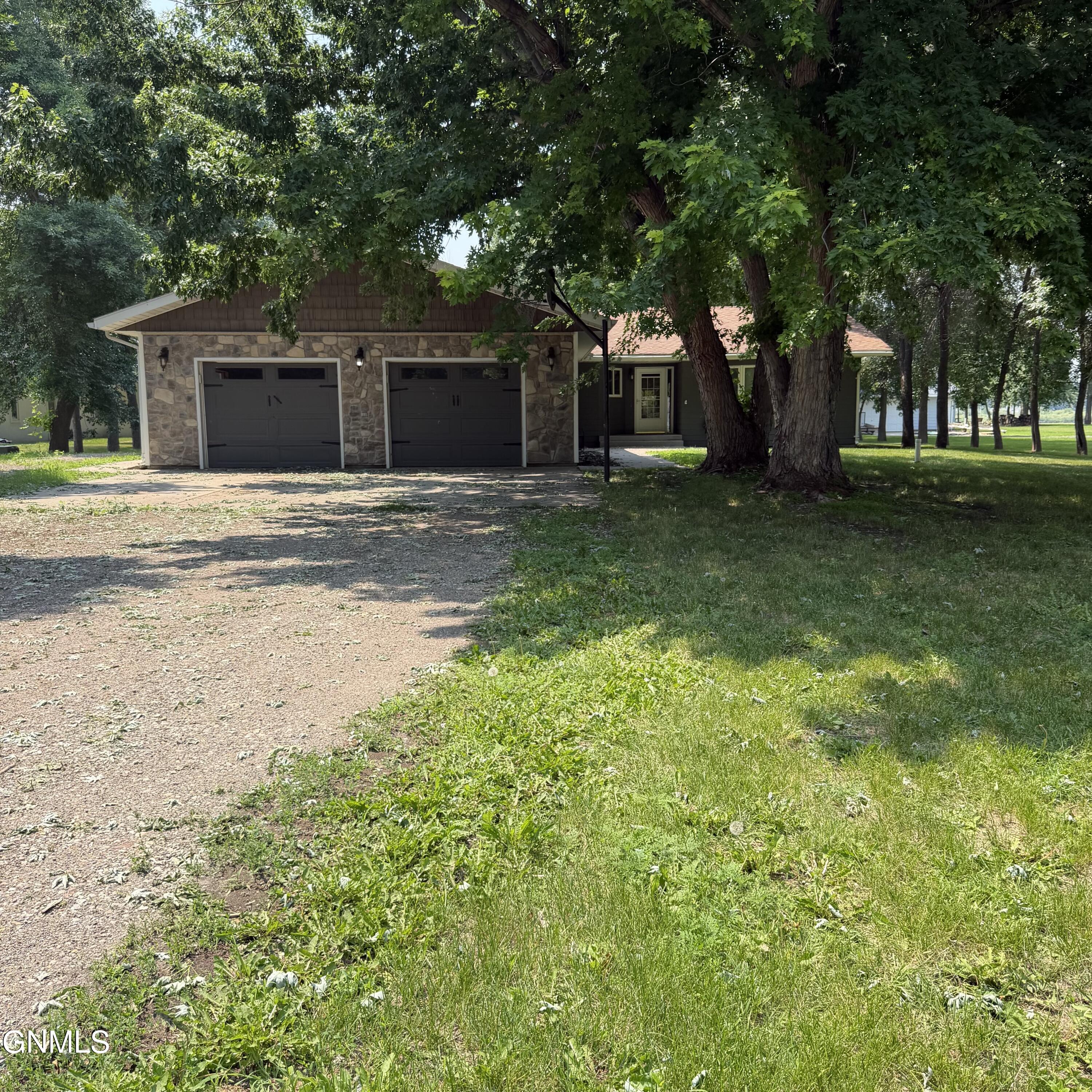 8700 Island Road, Bismarck, ND 58503