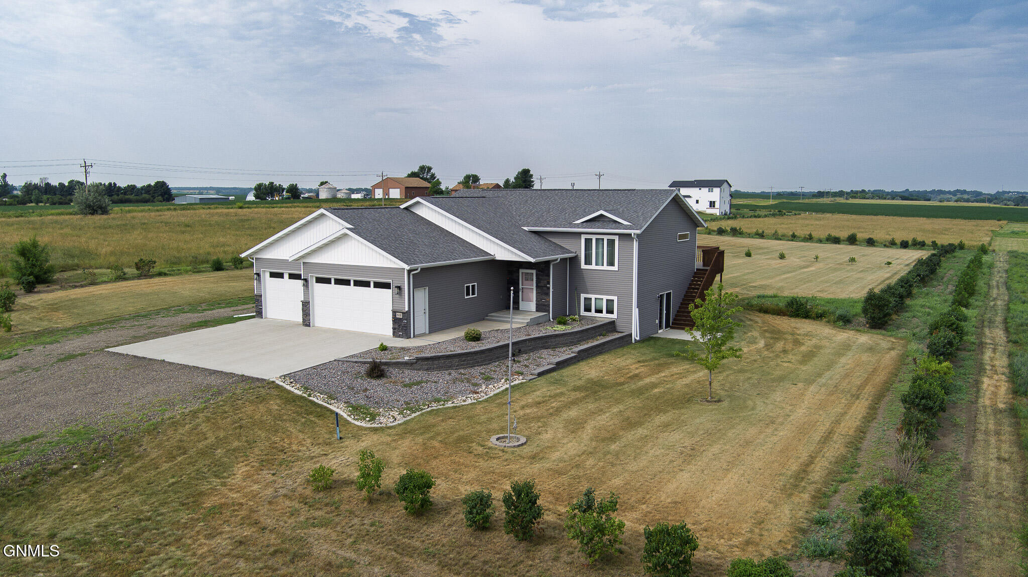 512 Apple Ridge Road, Menoken, ND 58558