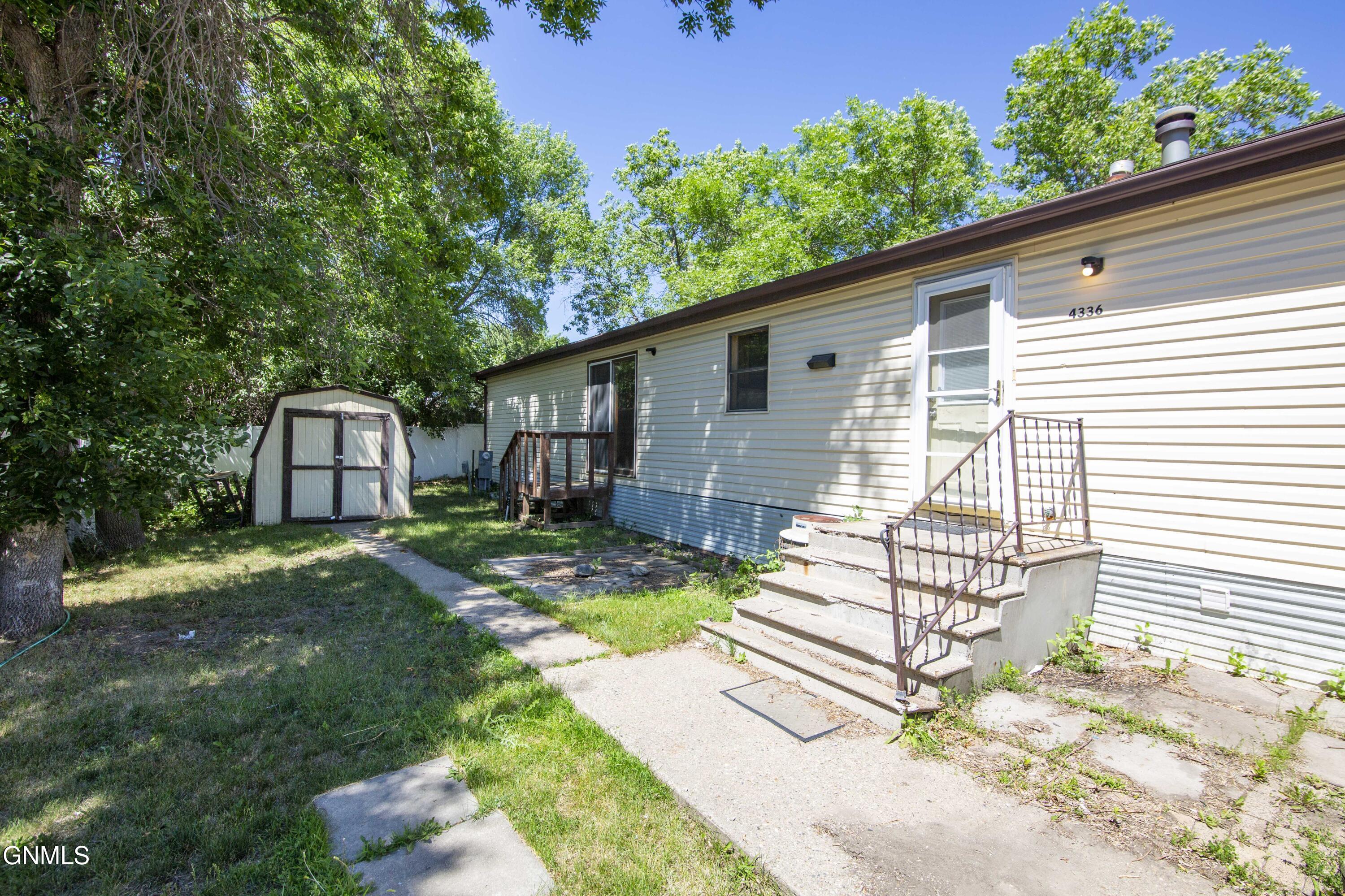 4336 Claridge Loop, Bismarck, ND 58503