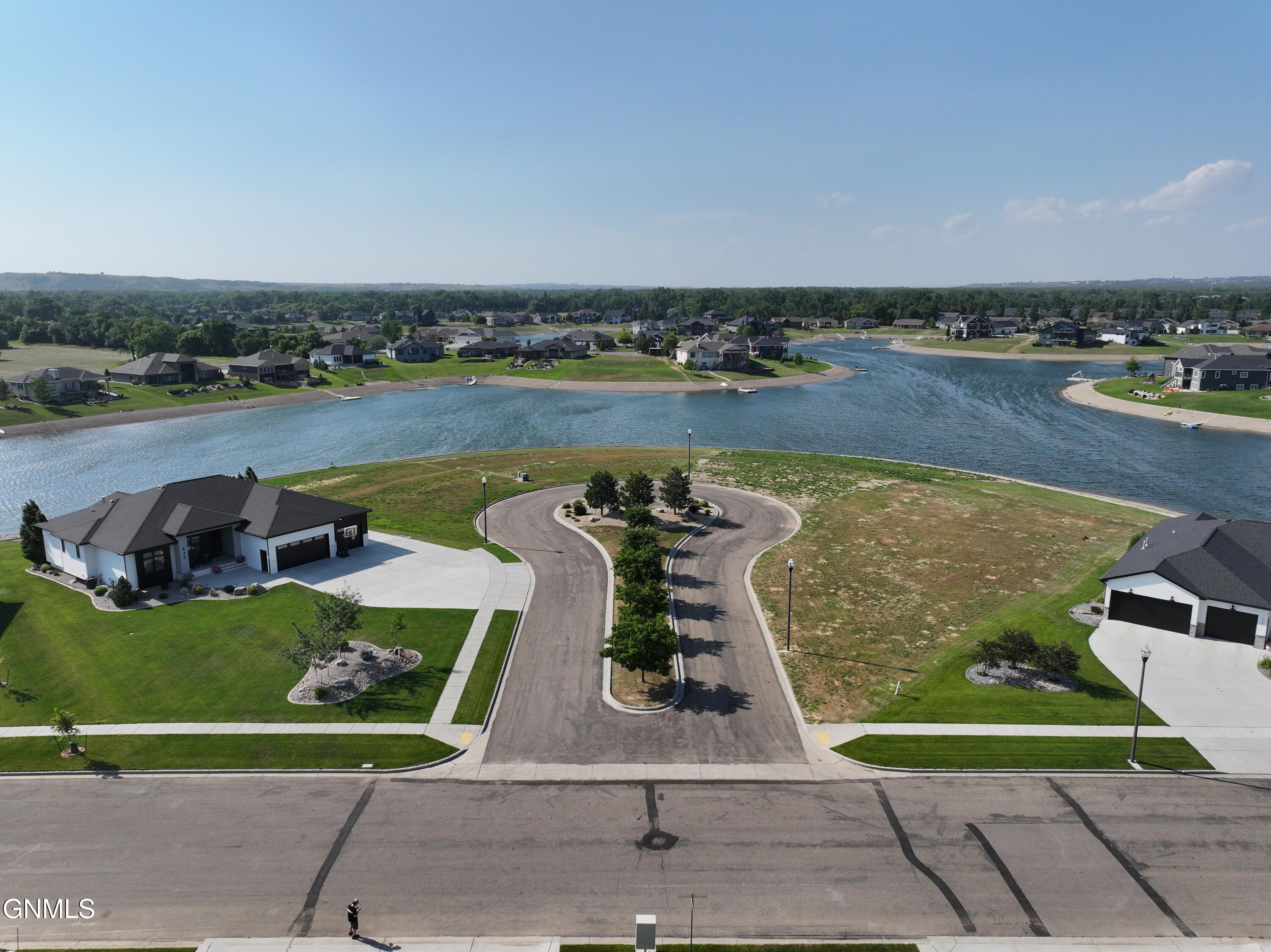 800 Southbay Circle, Bismarck, ND 58504