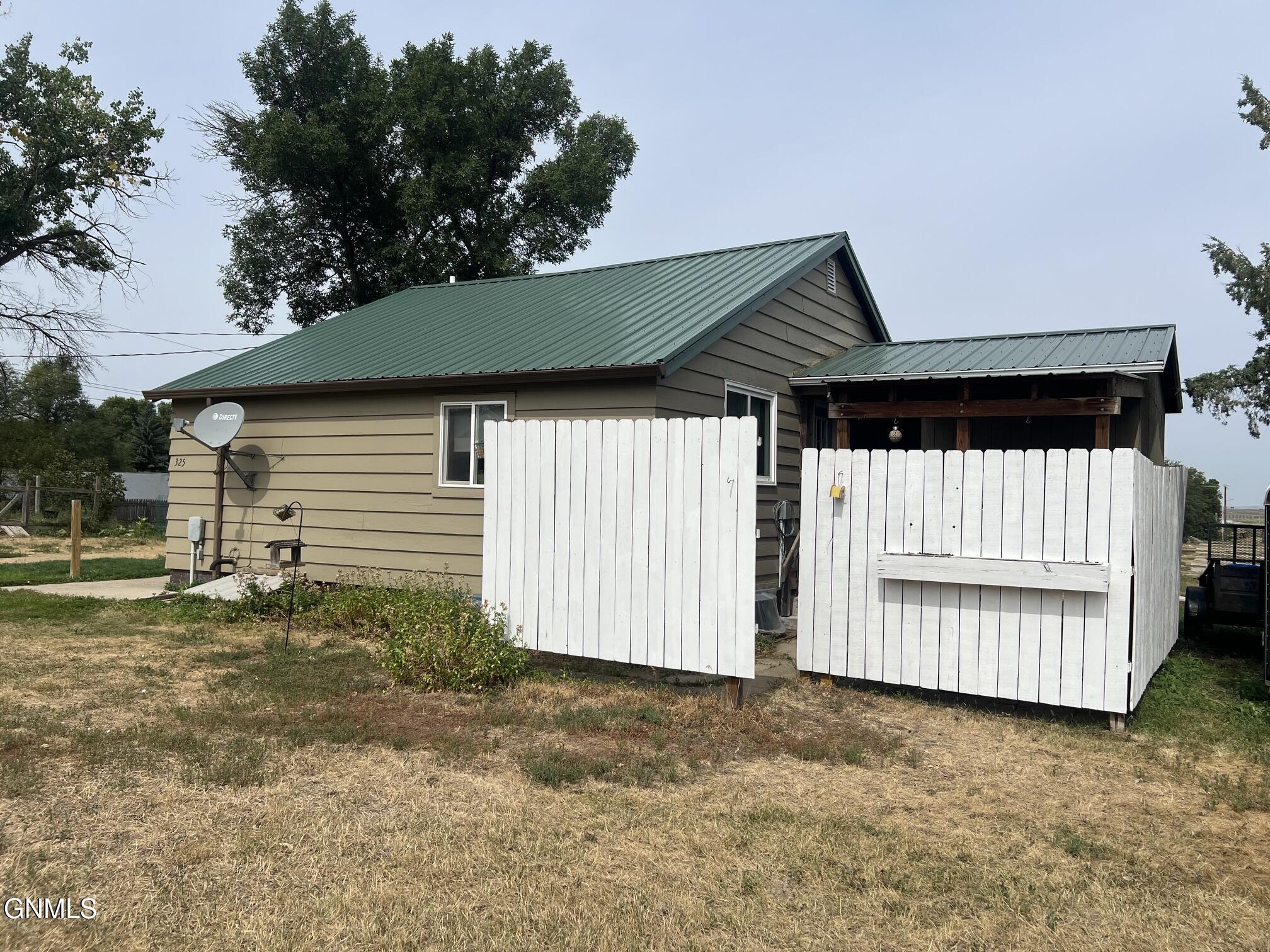 325 6th Street NE, Watford City, ND 58854