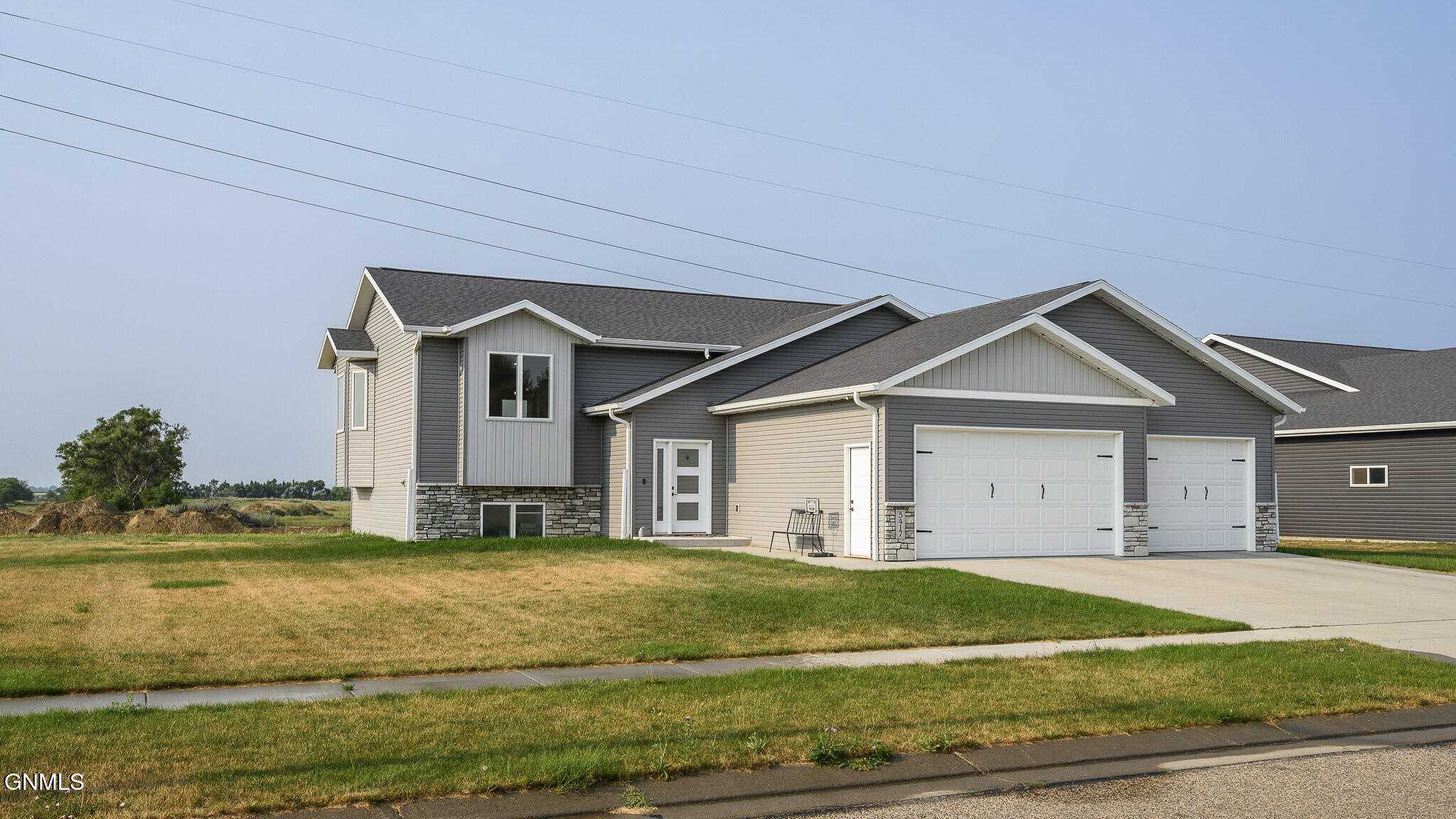 5417 Hendrickson Drive, Bismarck, ND 58504