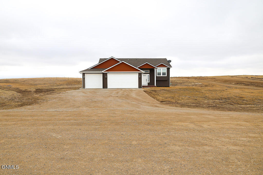 13696 Redwood Way NW, Williston, ND 58801