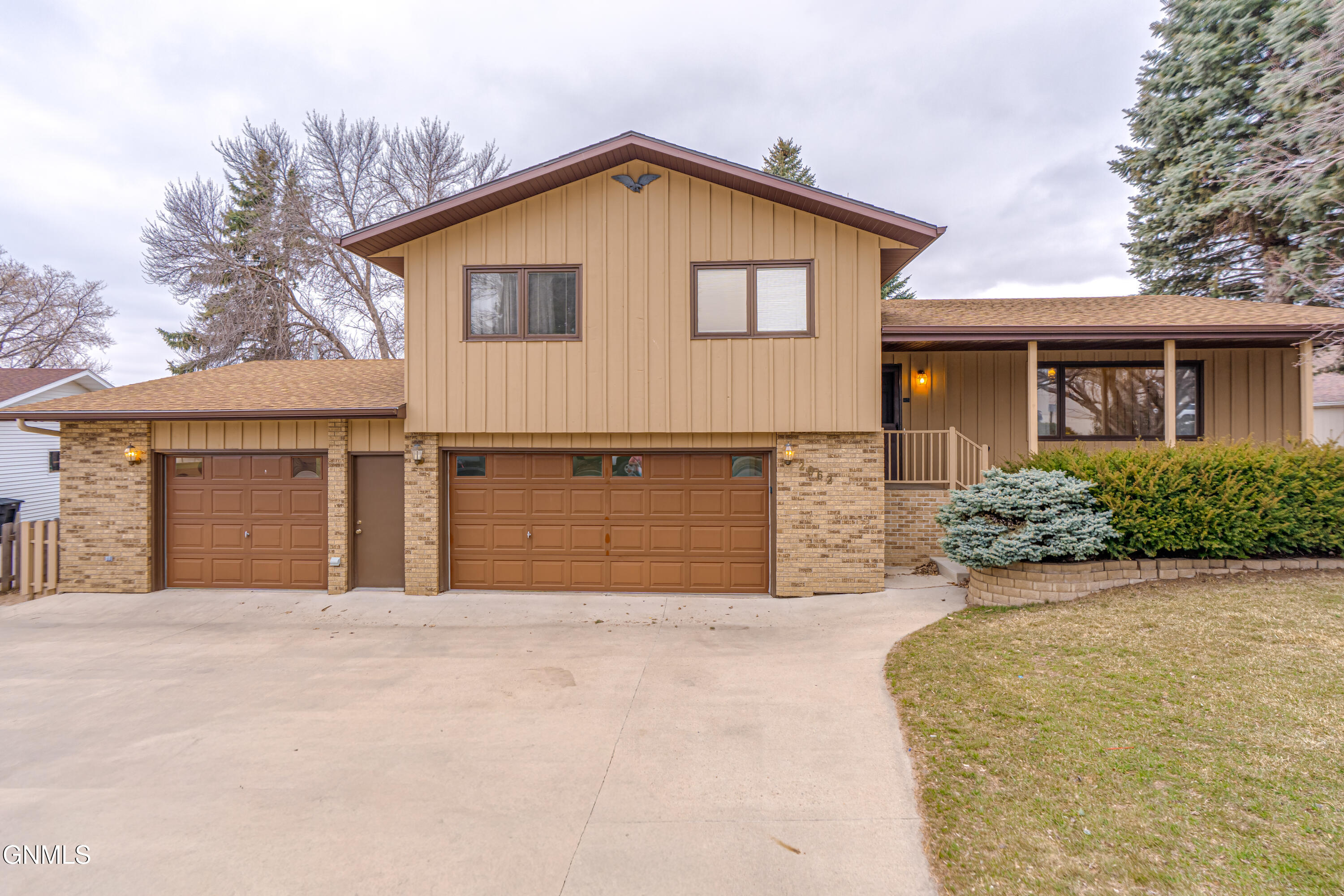 2062 Grimsrud Drive, Bismarck, ND 58501