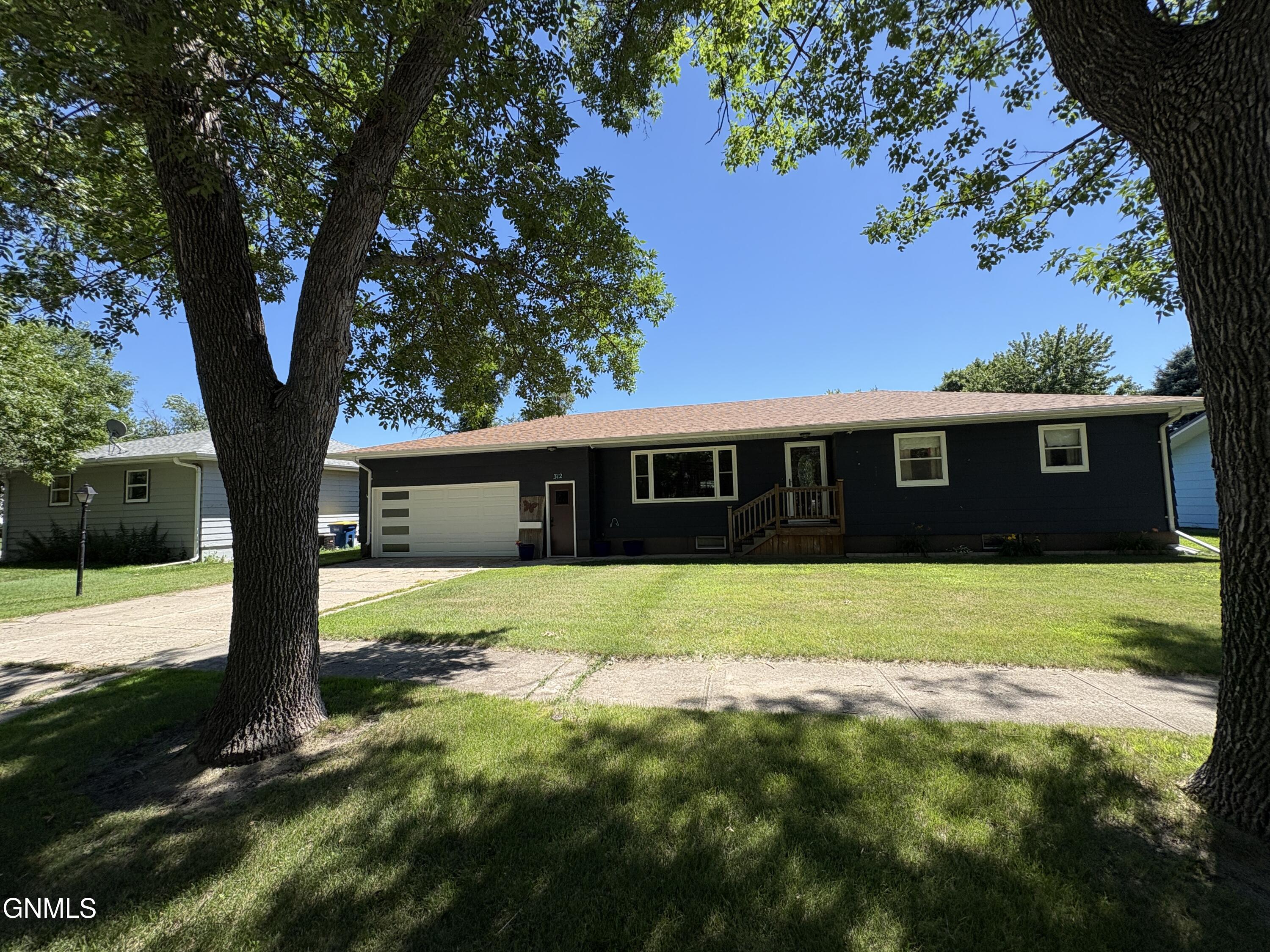 312 2nd Street S, Ellendale, ND 58436