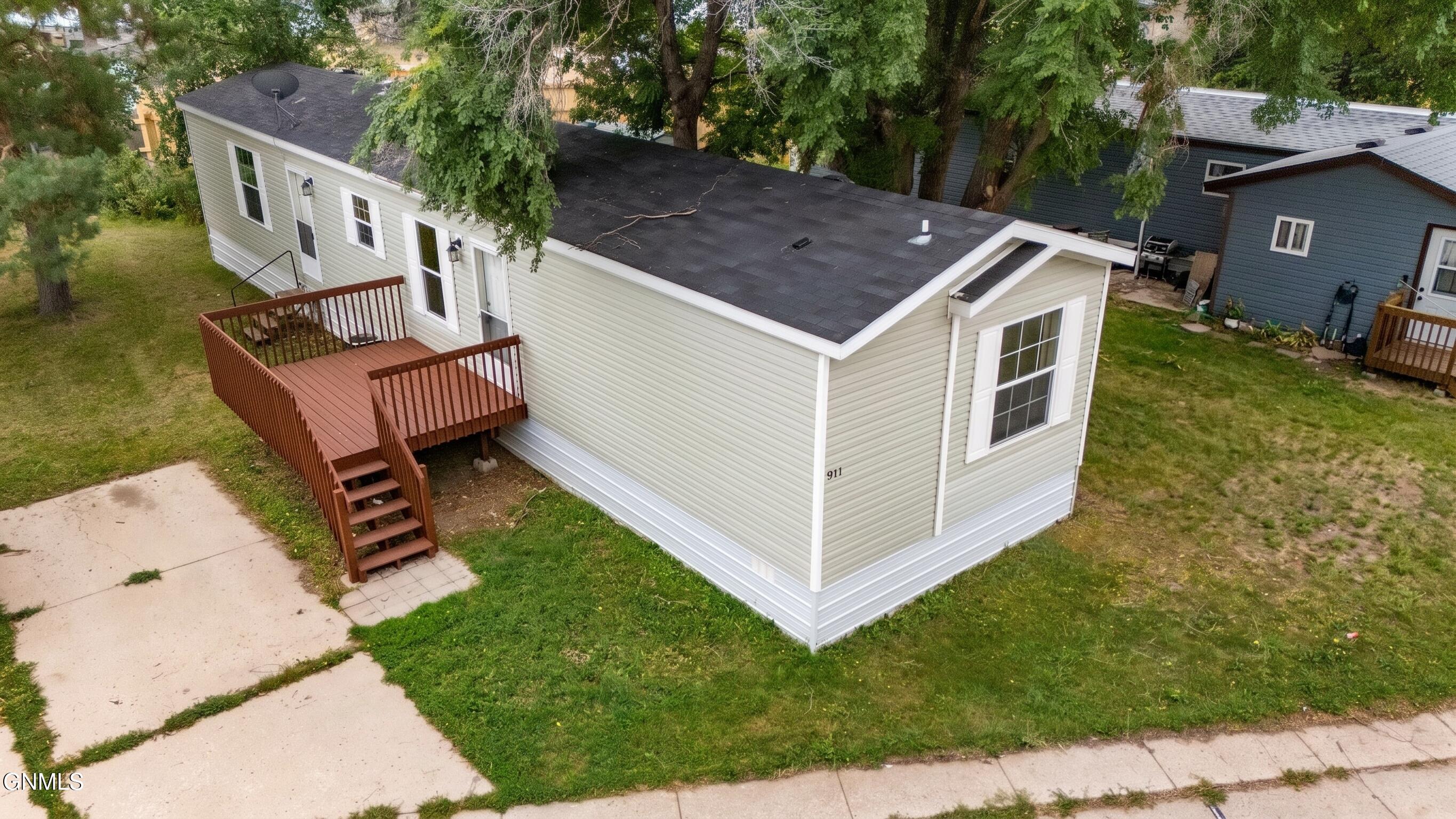 911 S Frontier Trail, Mandan, ND 58554