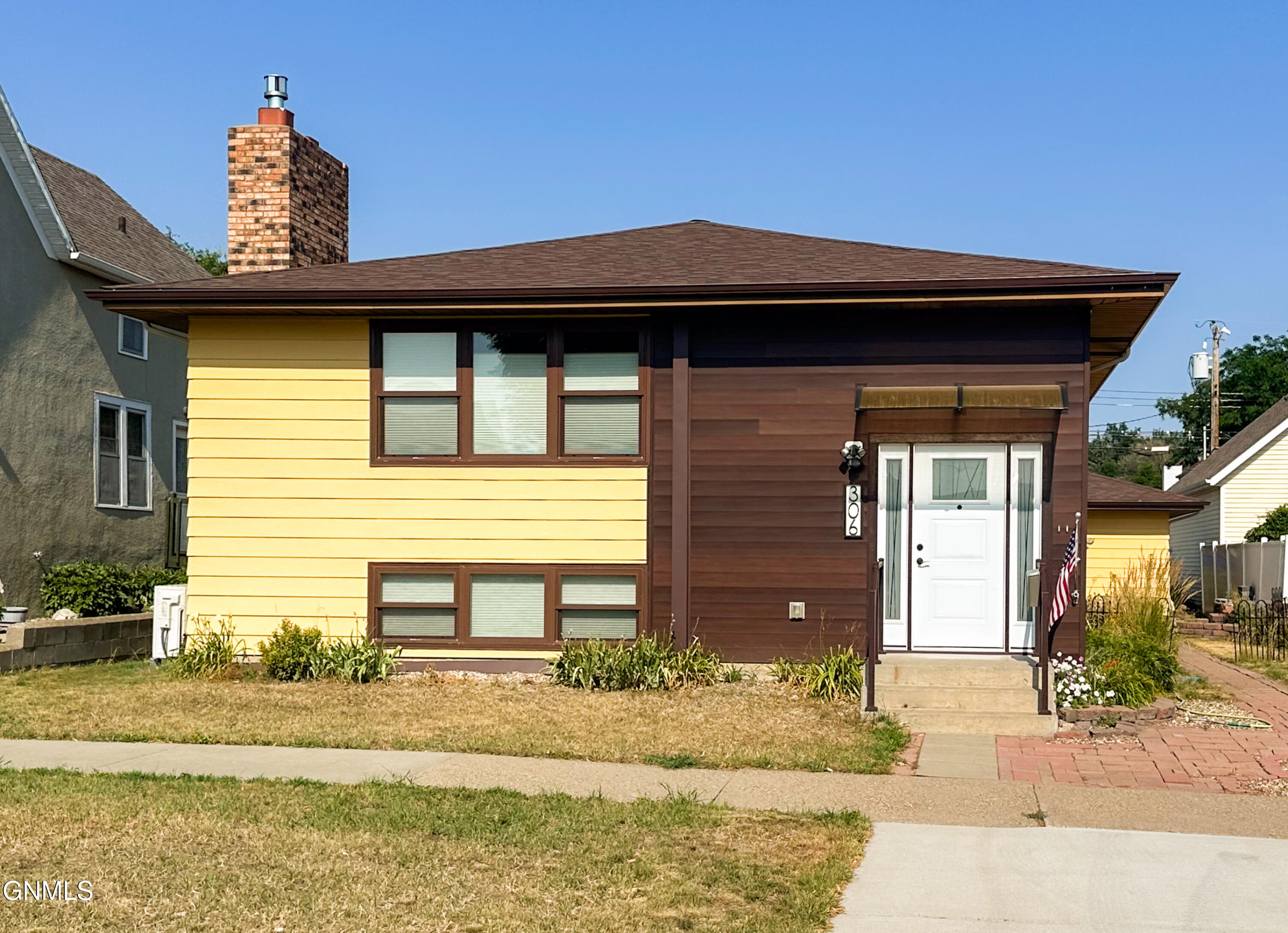 306 1st Avenue NE, Mandan, ND 58554