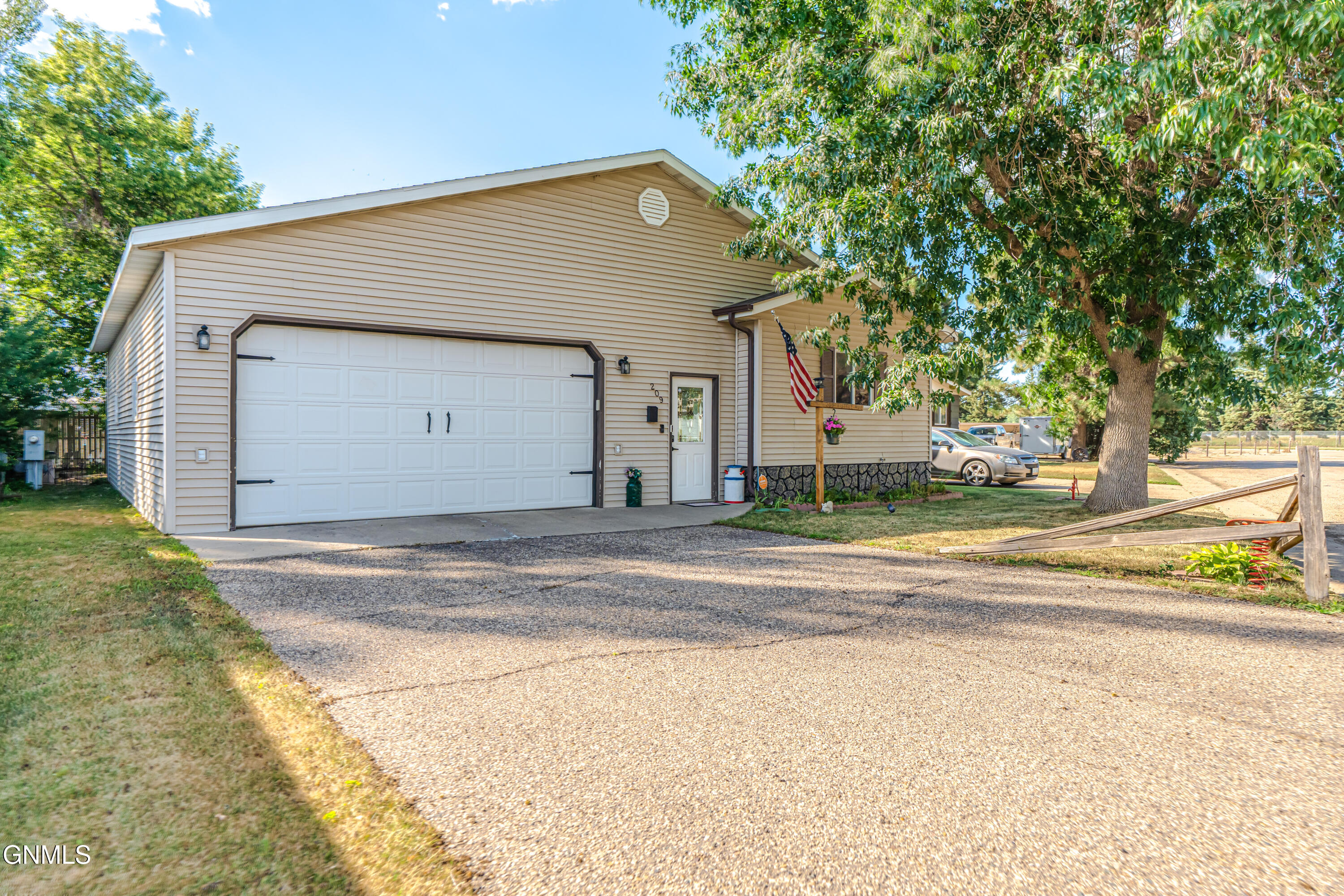 209 Tuttle Avenue, Mandan, ND 58554